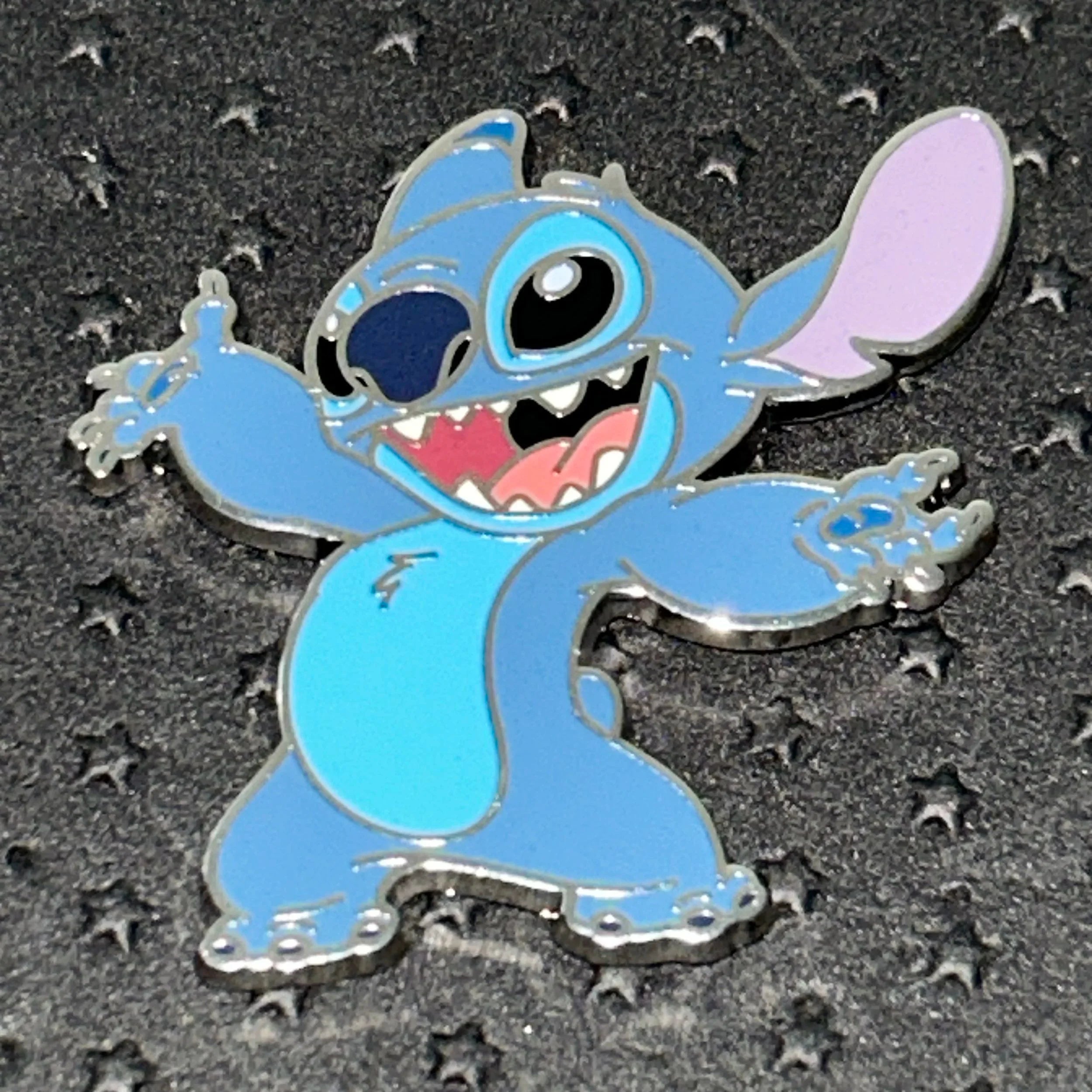 2024 - Stitch - Arms Open - Disney Pin