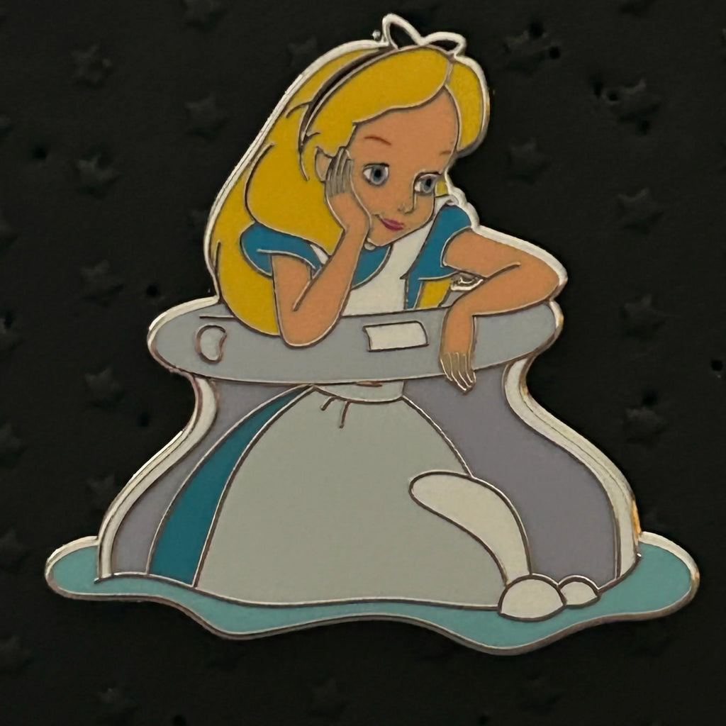 2024 - Alice in Wonderland - Floating in a Bottle - Disney Pin