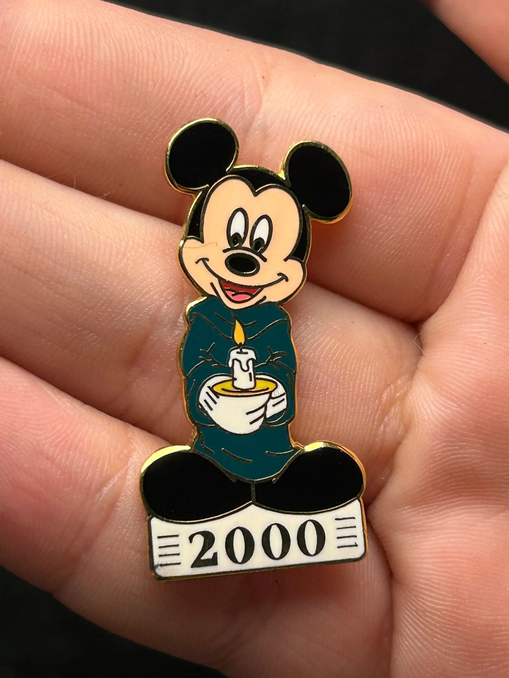 2000 - Mickey Mouse - Candlelight Processional - DLR - Disney Pin