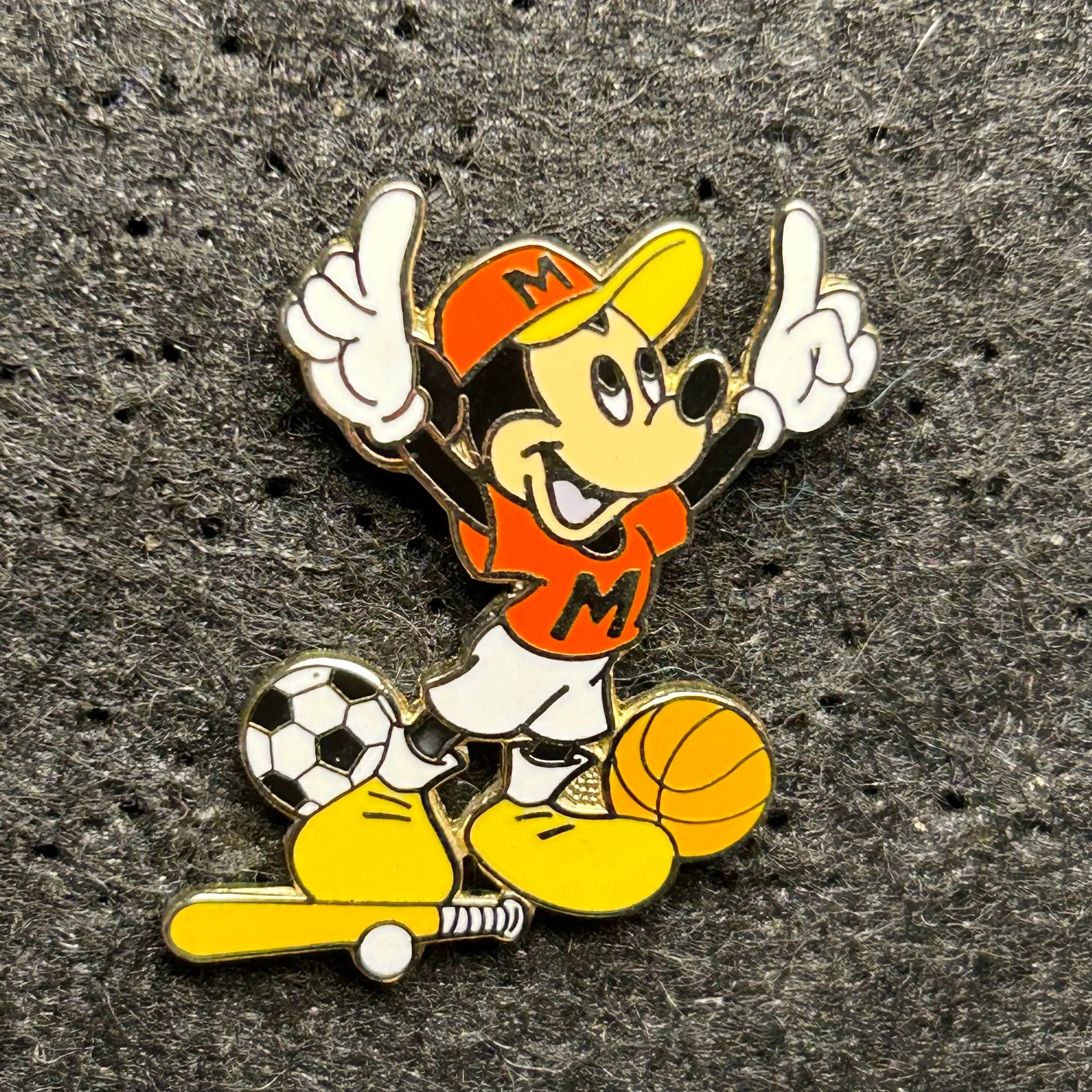 2004 - Mickey Mouse - Athlete - Sports - Mini - Disney Pin