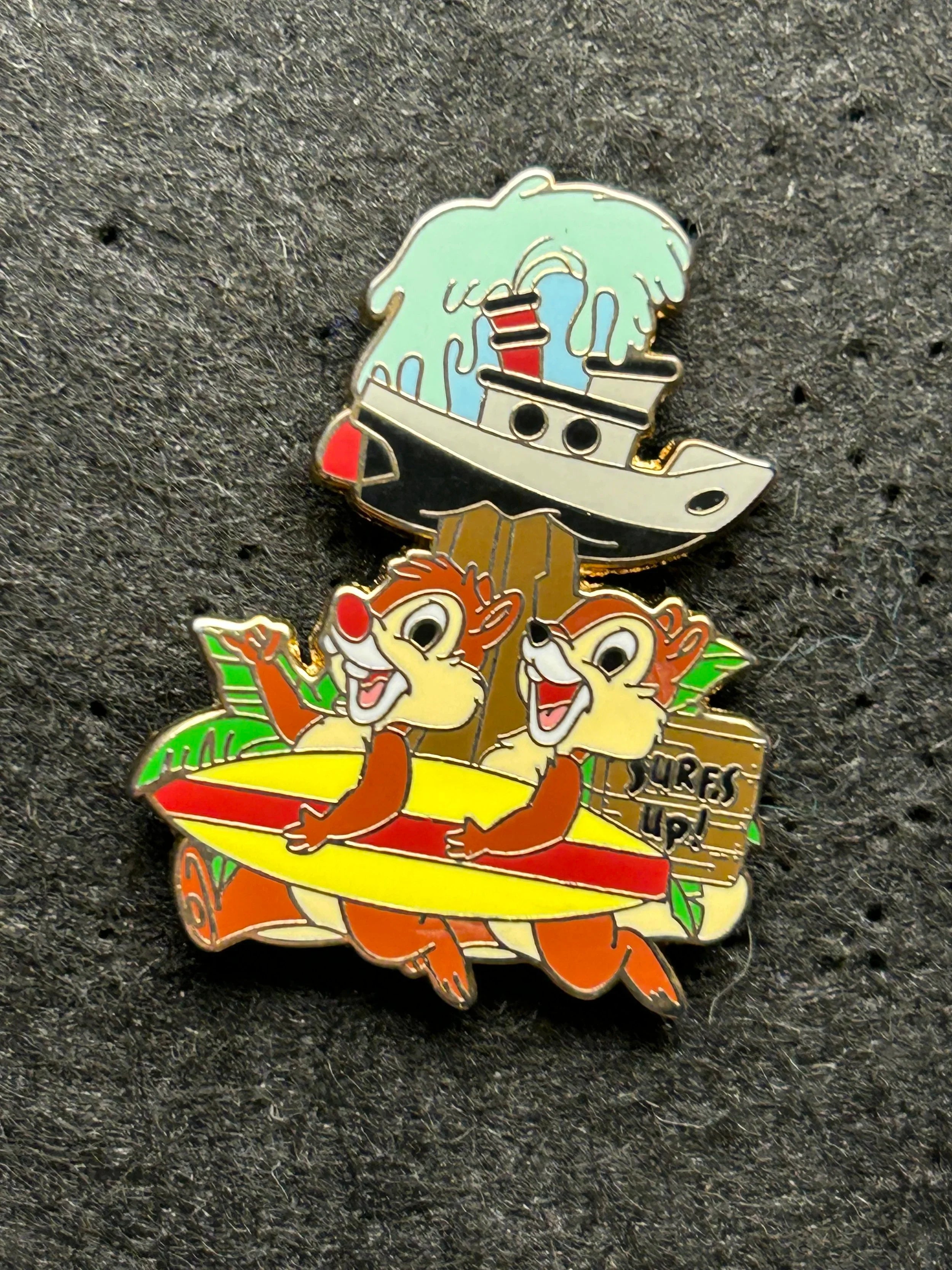 2013 - Chip and Dale - Surfs Up - WDW - Typhoon Lagoon - Disney Pin