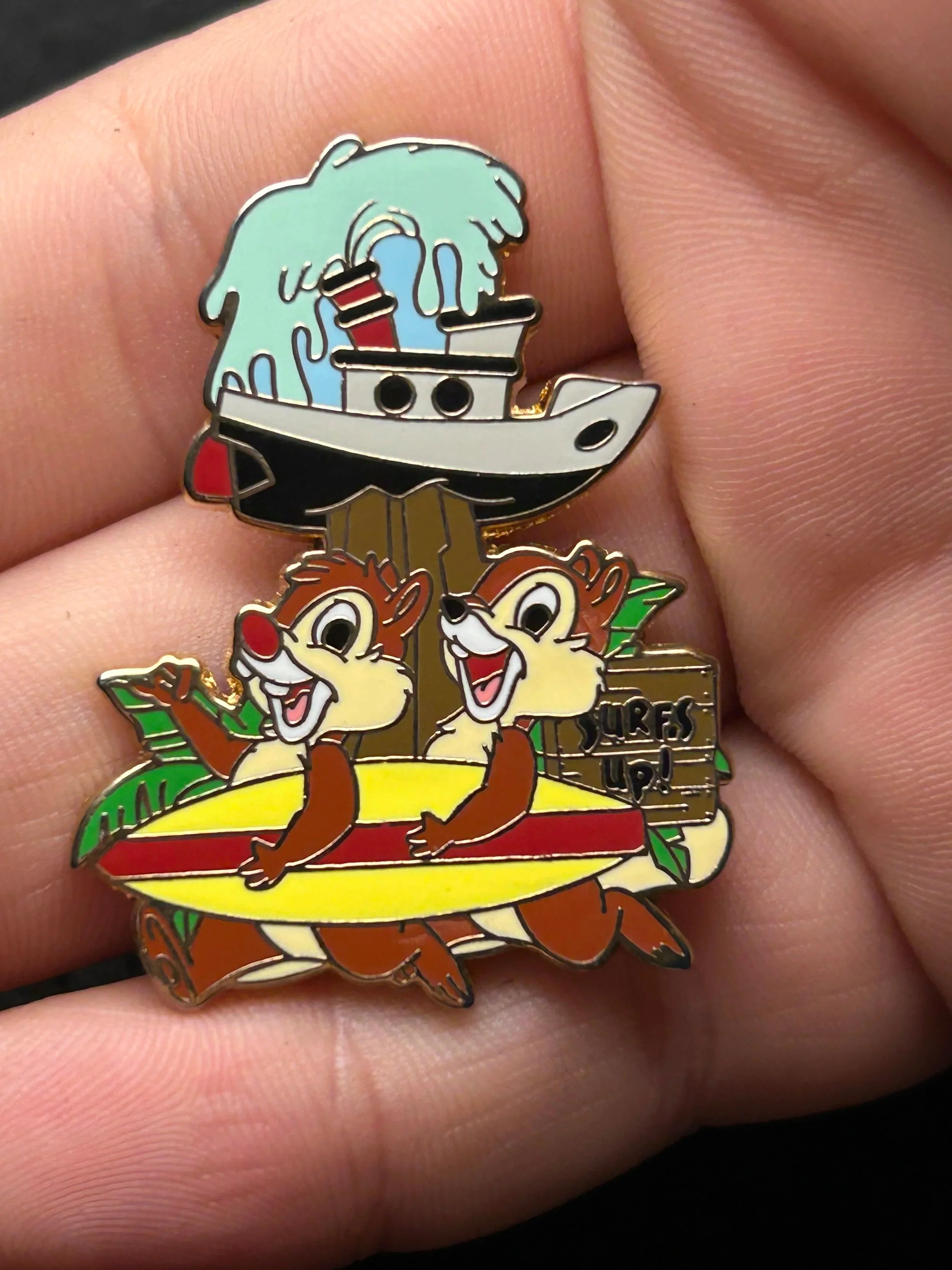 2013 - Chip and Dale - Surfs Up - WDW - Typhoon Lagoon - Disney Pin