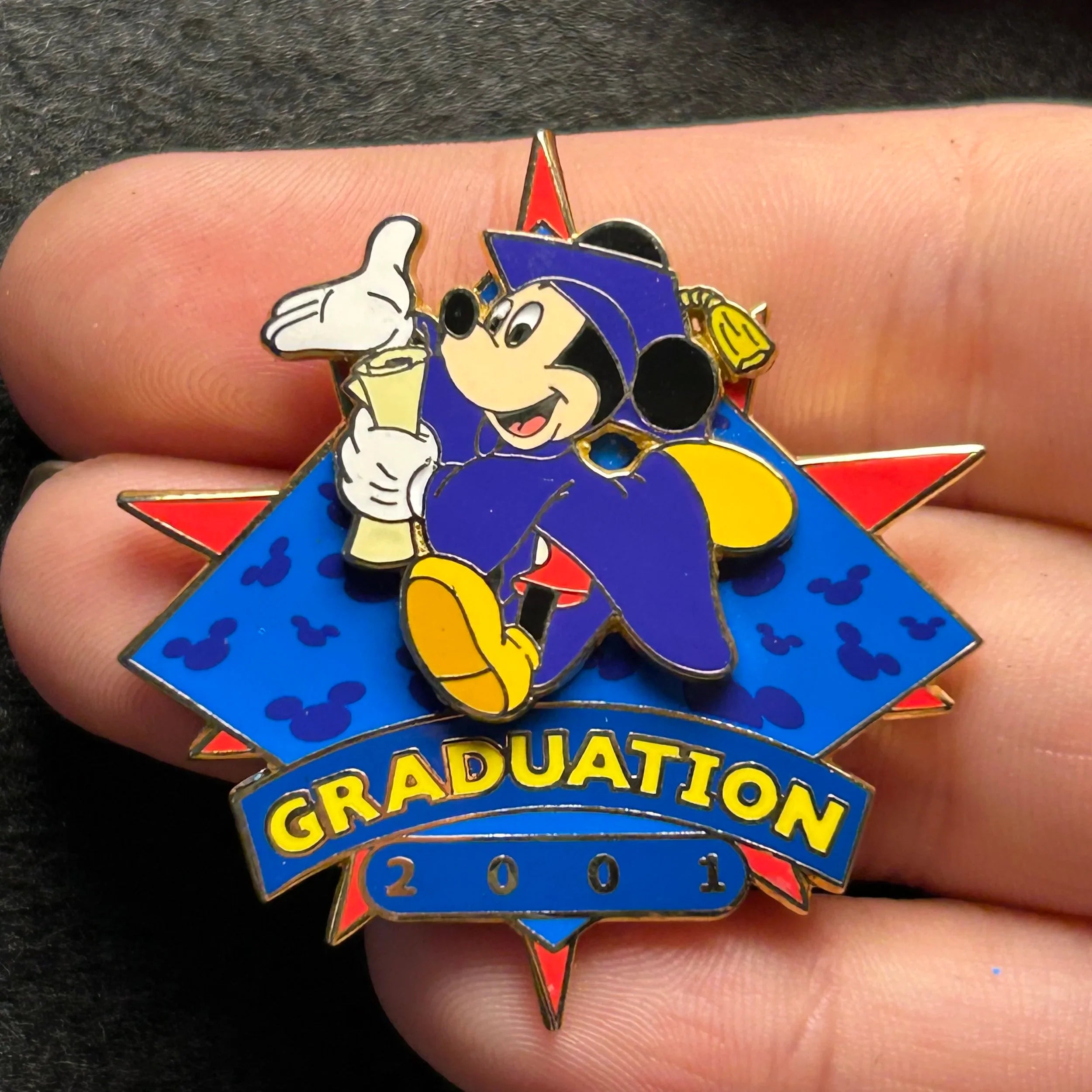 2001 - Mickey Mouse - Graduation - LE 5,000 - Disney Pin
