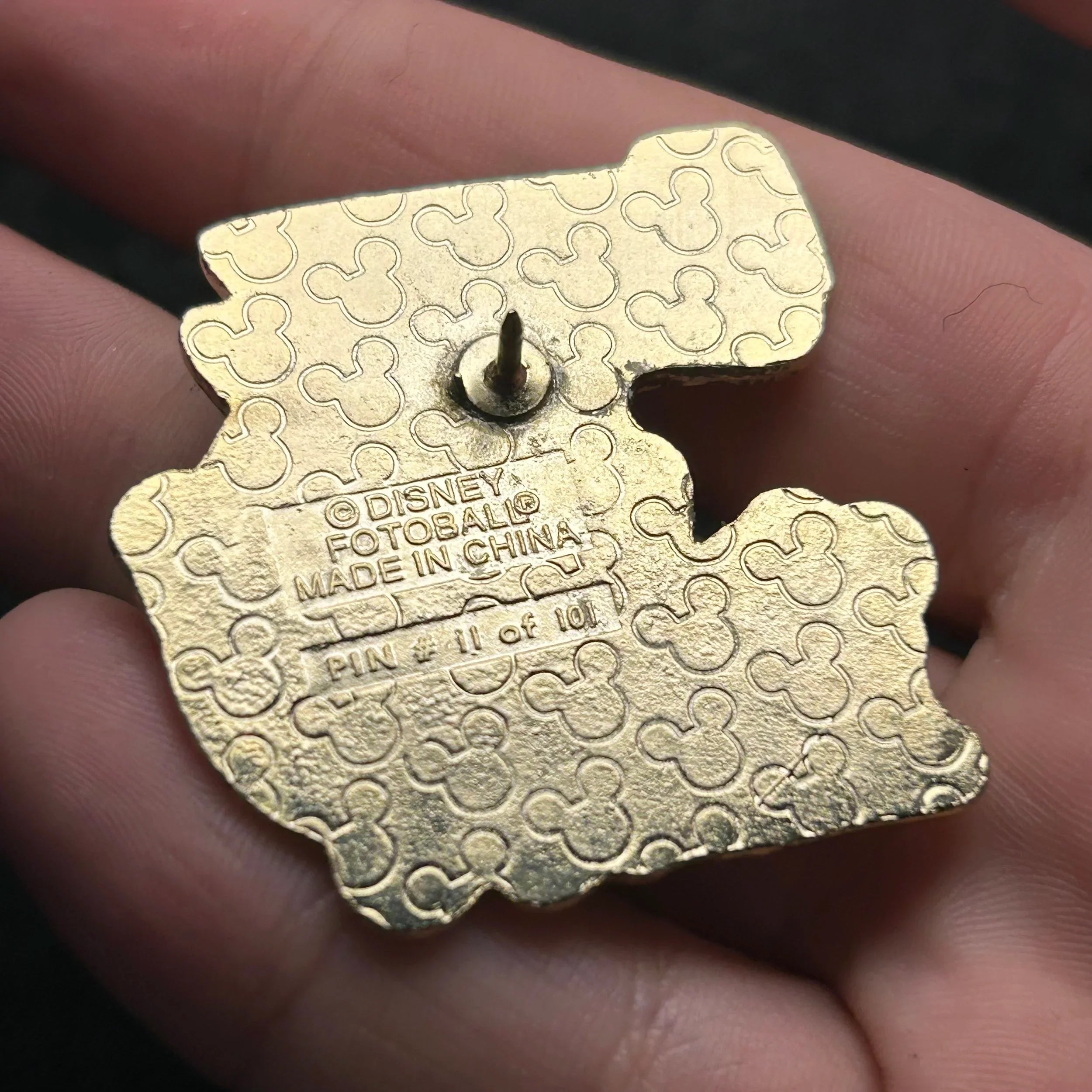2000 - The Reluctant Dragon - Countdown to Millennium- Disney Pin