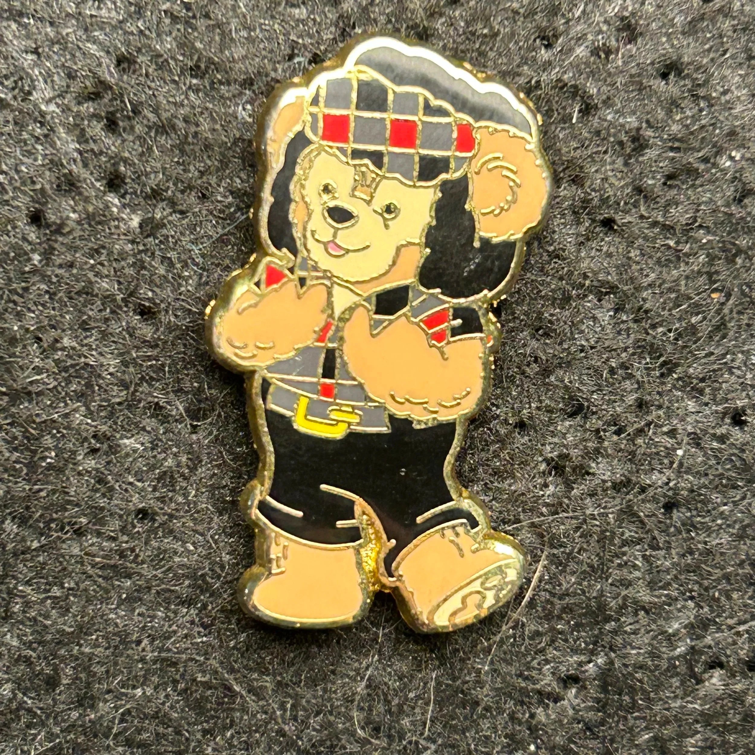 2011 - Duffy Bear - Canada - World Showcase - Mystery Pin