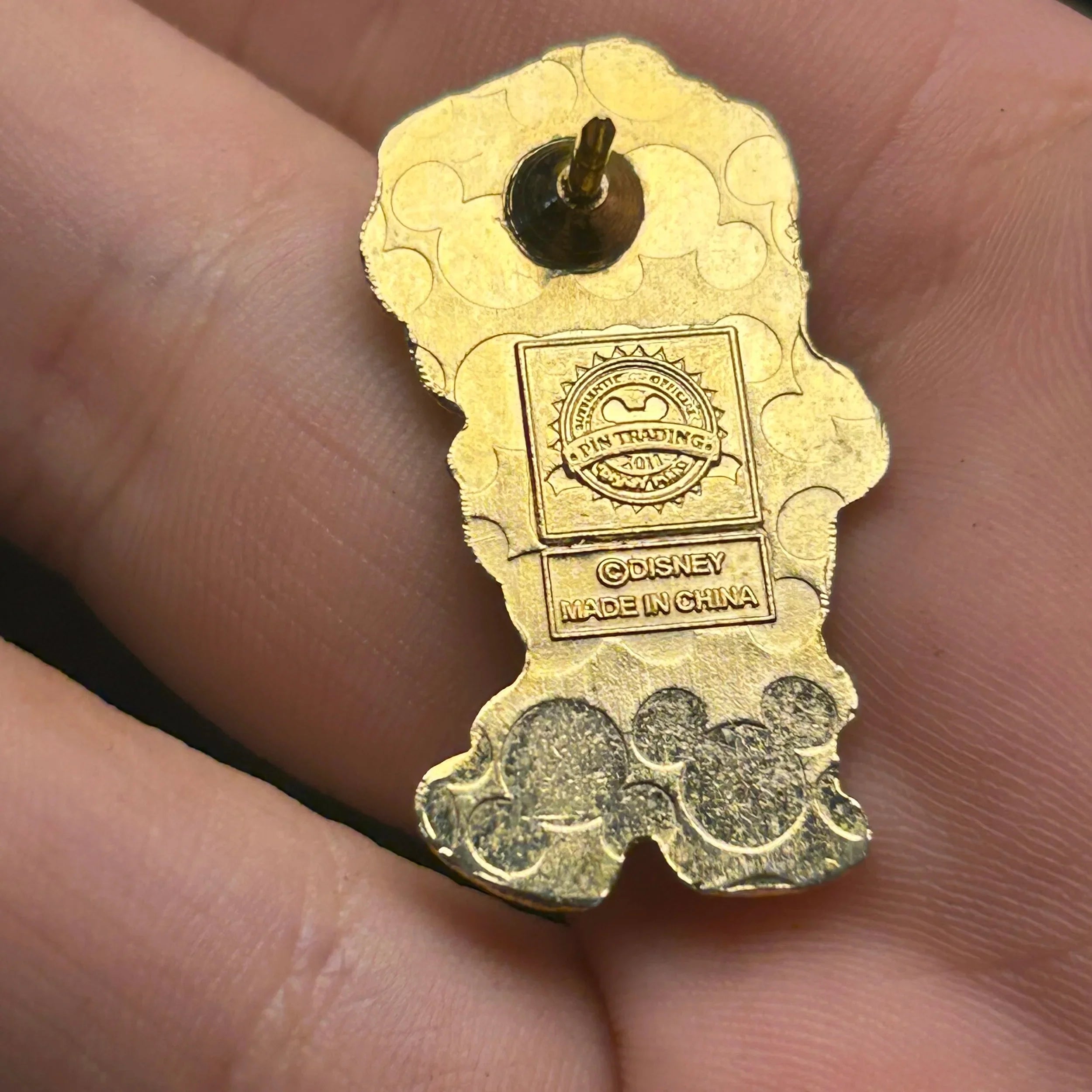 2011 - Duffy Bear - Canada - World Showcase - Mystery Pin