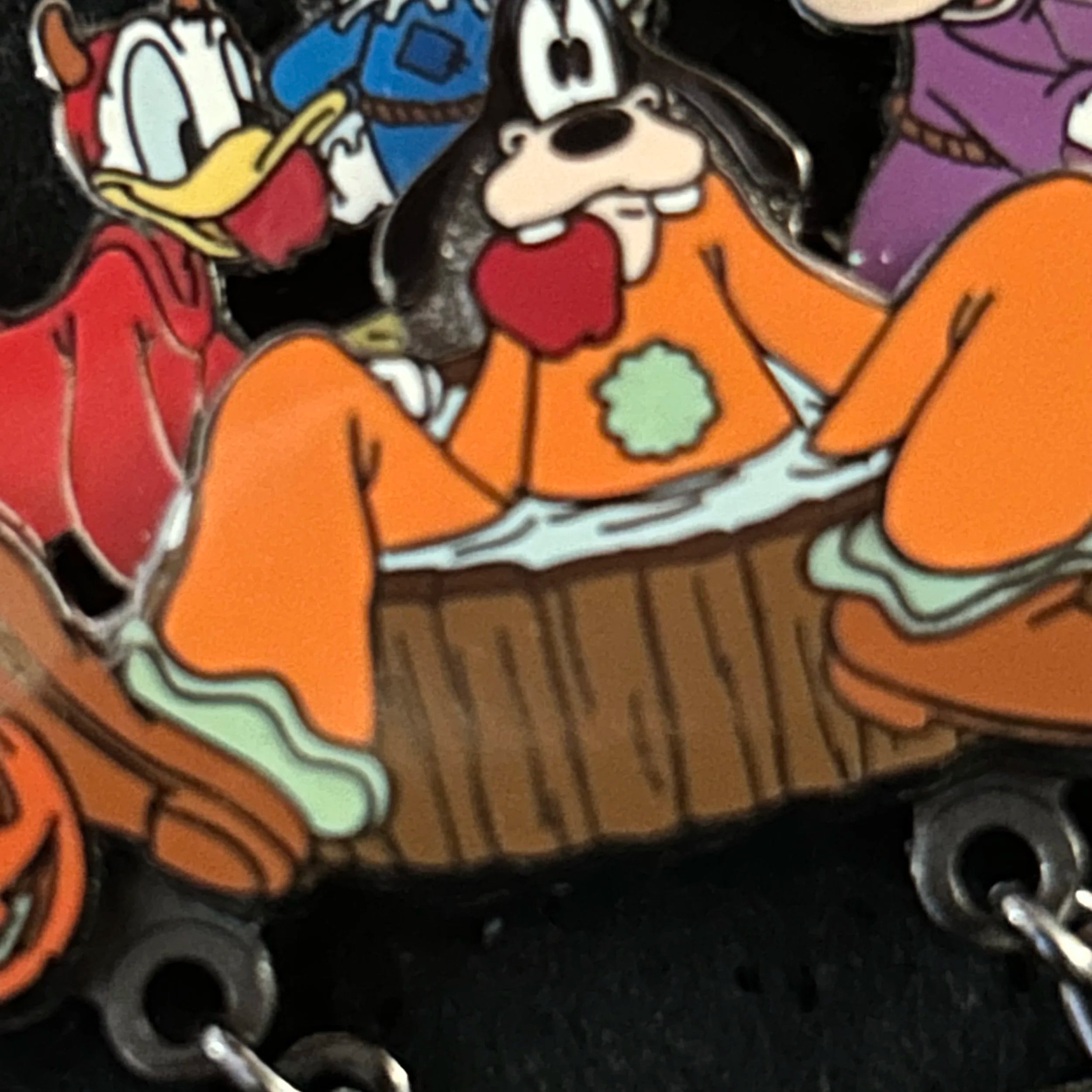 2001 - Mickey, Minnie, Goofy and Donald - Halloween - Glow in the Dark - LE 3,600 - Disney Pin