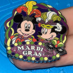 2013 - Mickey and Minnie Mouse - Mardi Gras - LE 2,000 - Pin