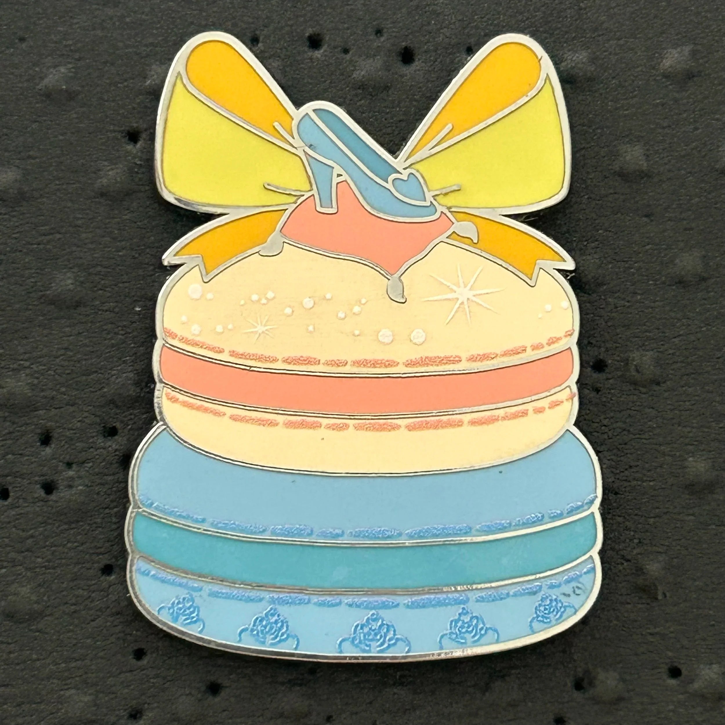 2024 - Cinderella - Puff Pastry - Disney Pin