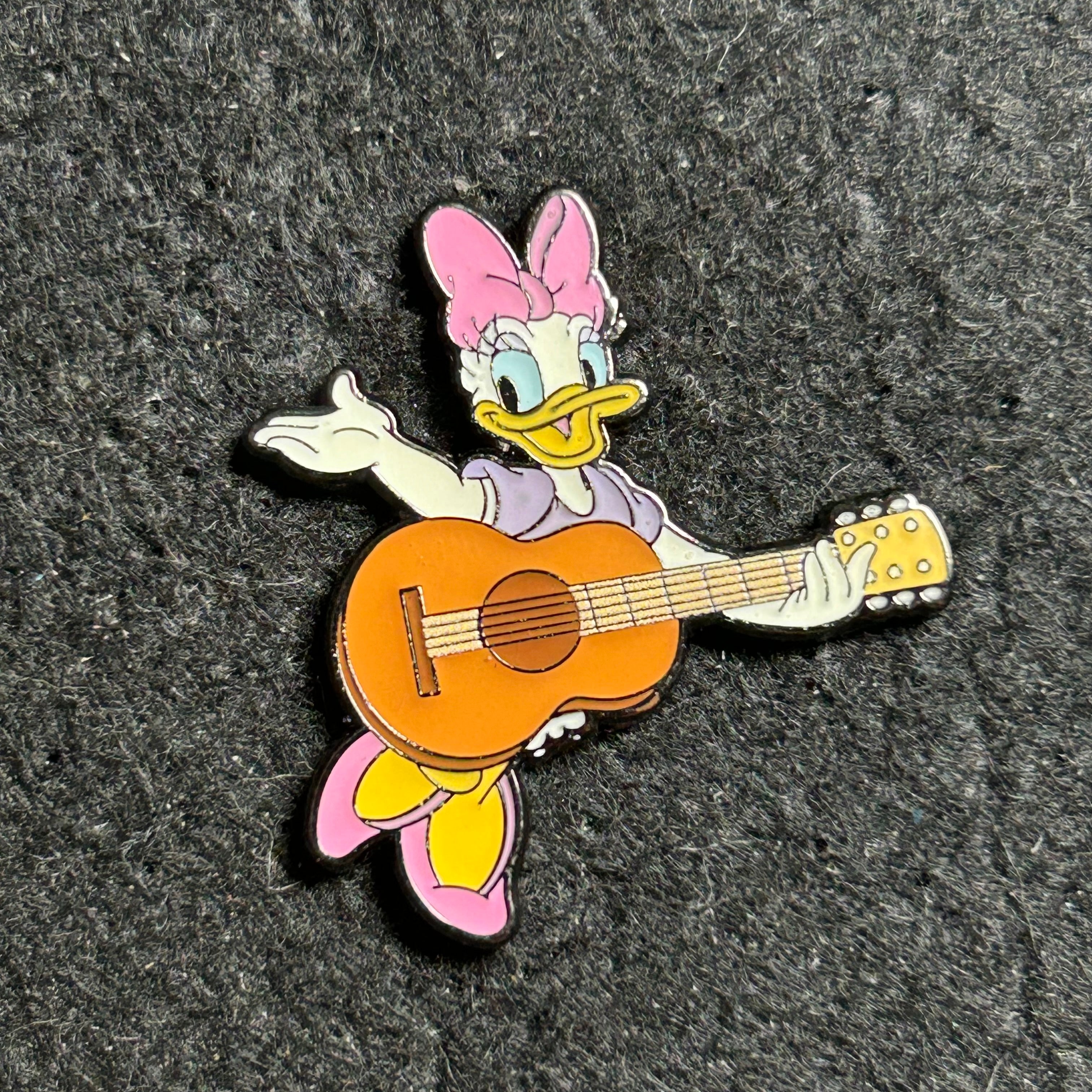 Loungefly -  Daisy Duck - Guitar - Disney Pin