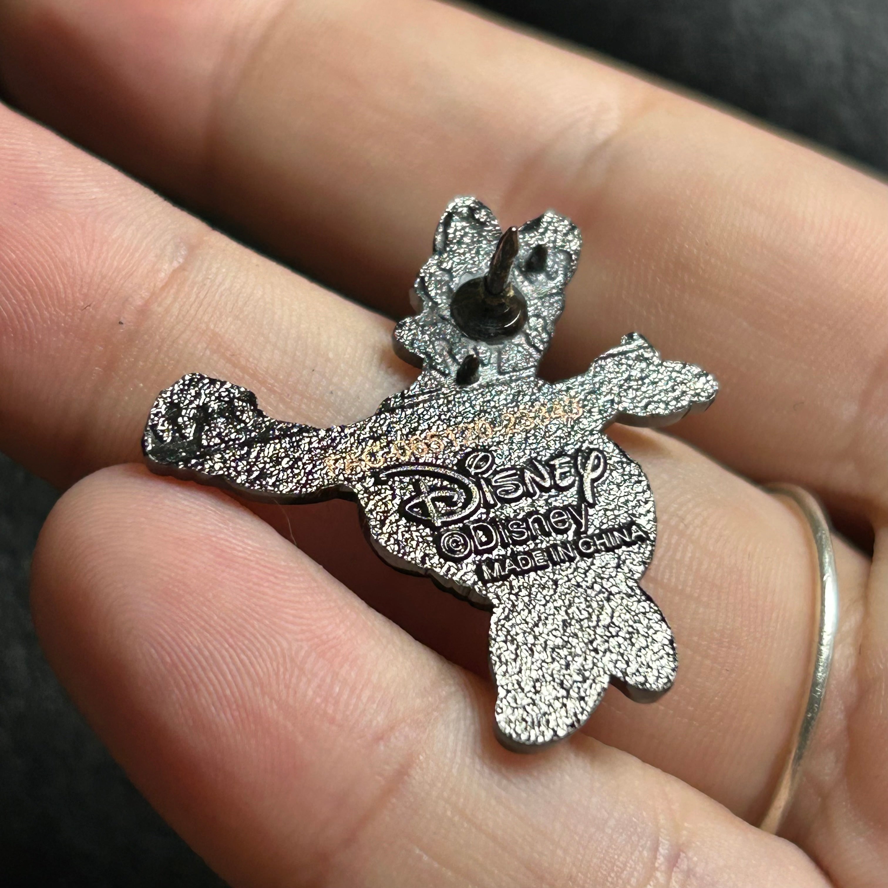 Loungefly -  Daisy Duck - Guitar - Disney Pin