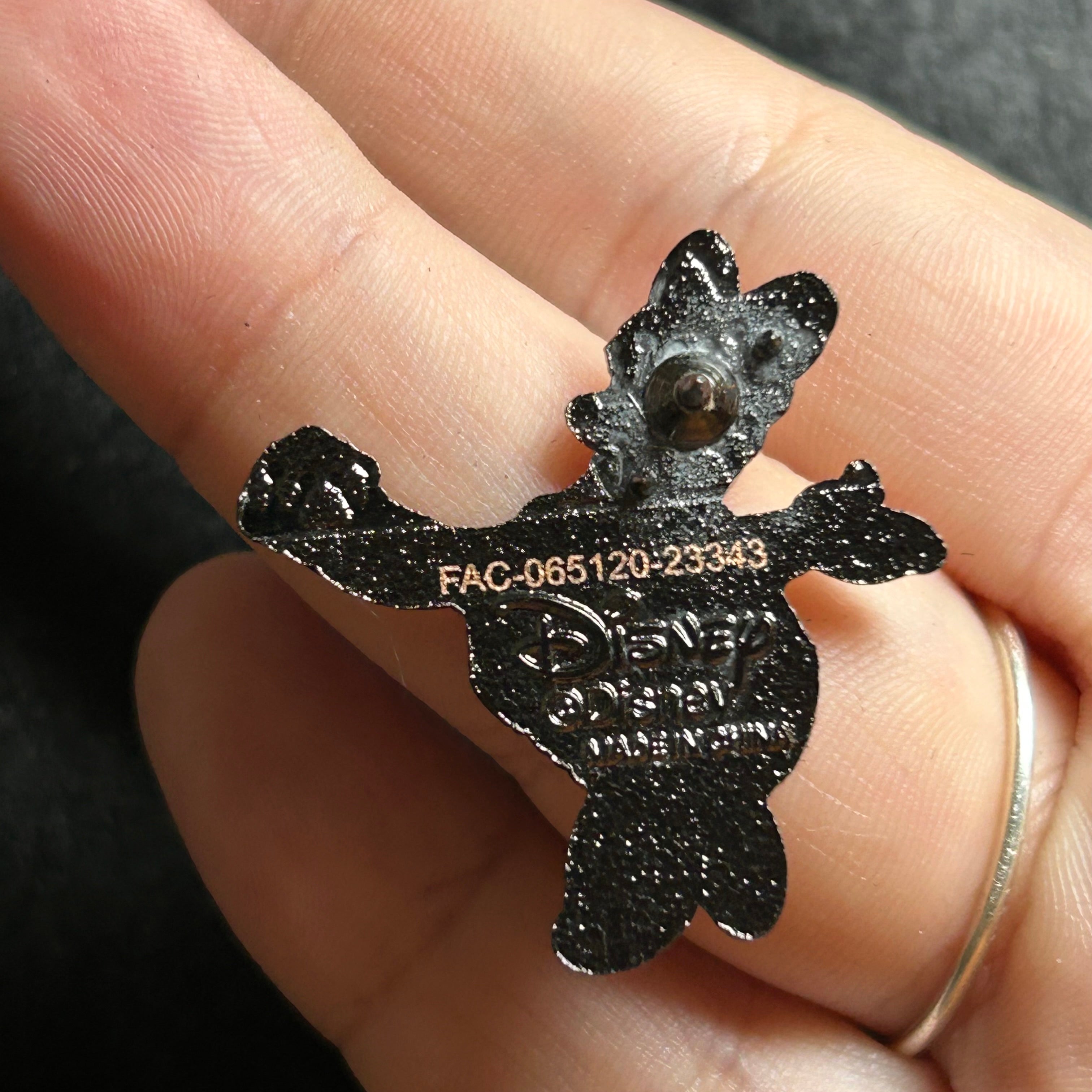 Loungefly -  Daisy Duck - Guitar - Disney Pin