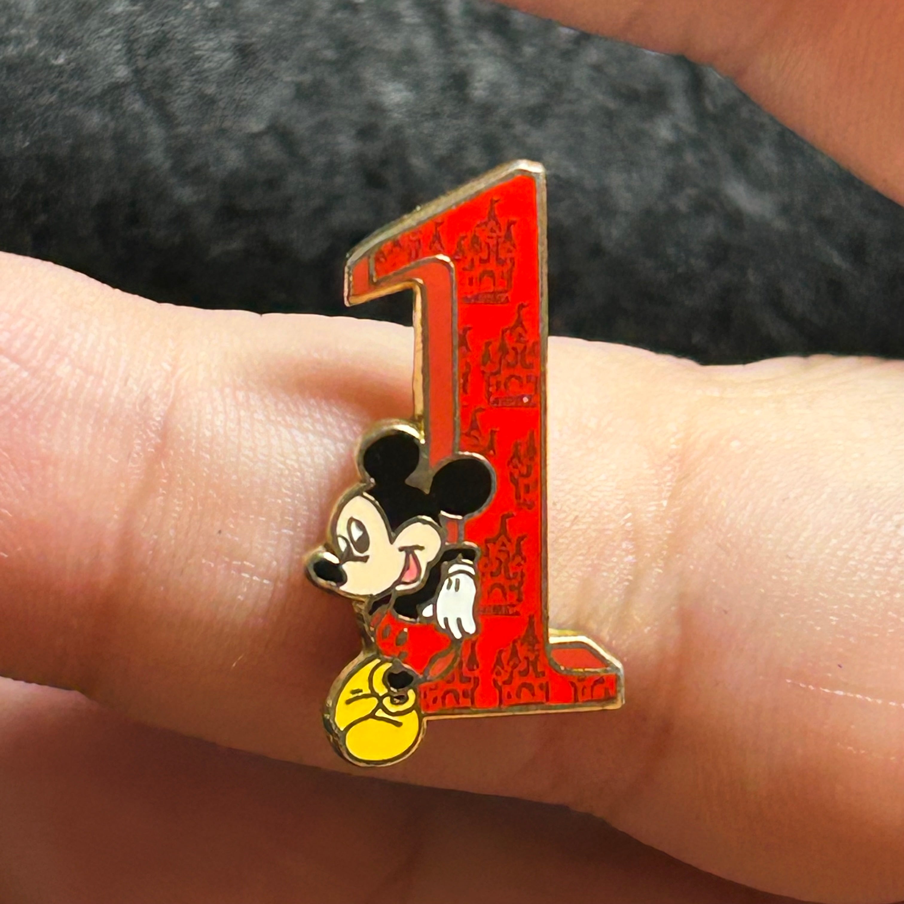 2001 - Mickey Mouse -  1  - Tiny Pin - Disney Pin