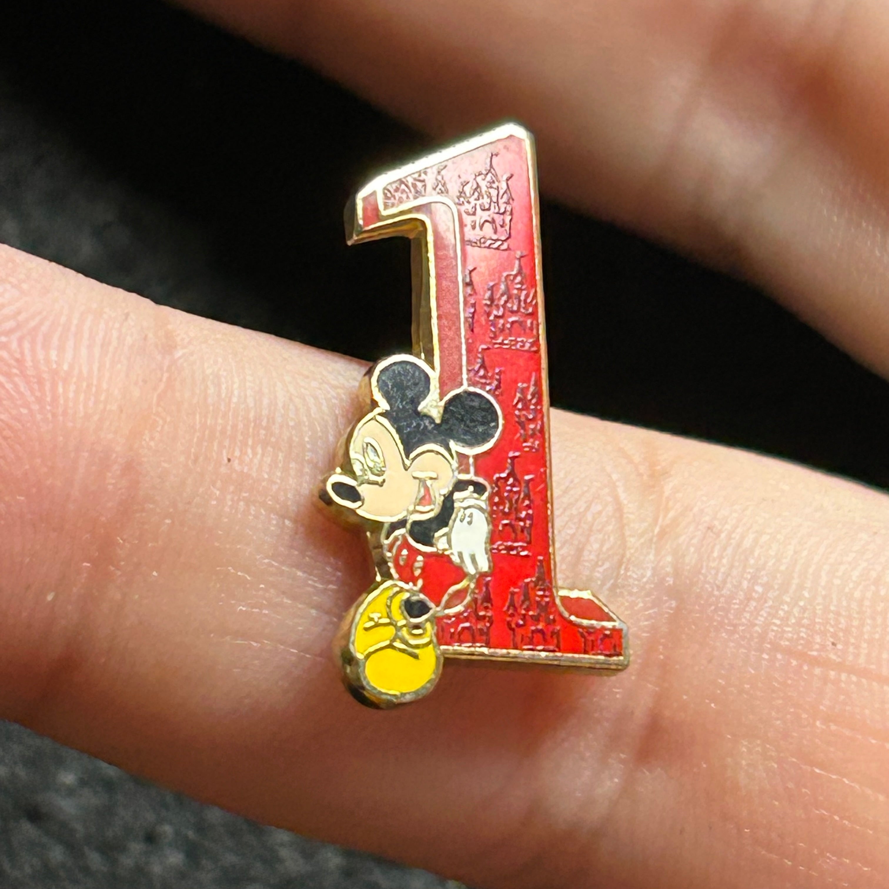 2001 - Mickey Mouse -  1  - Tiny Pin - Disney Pin