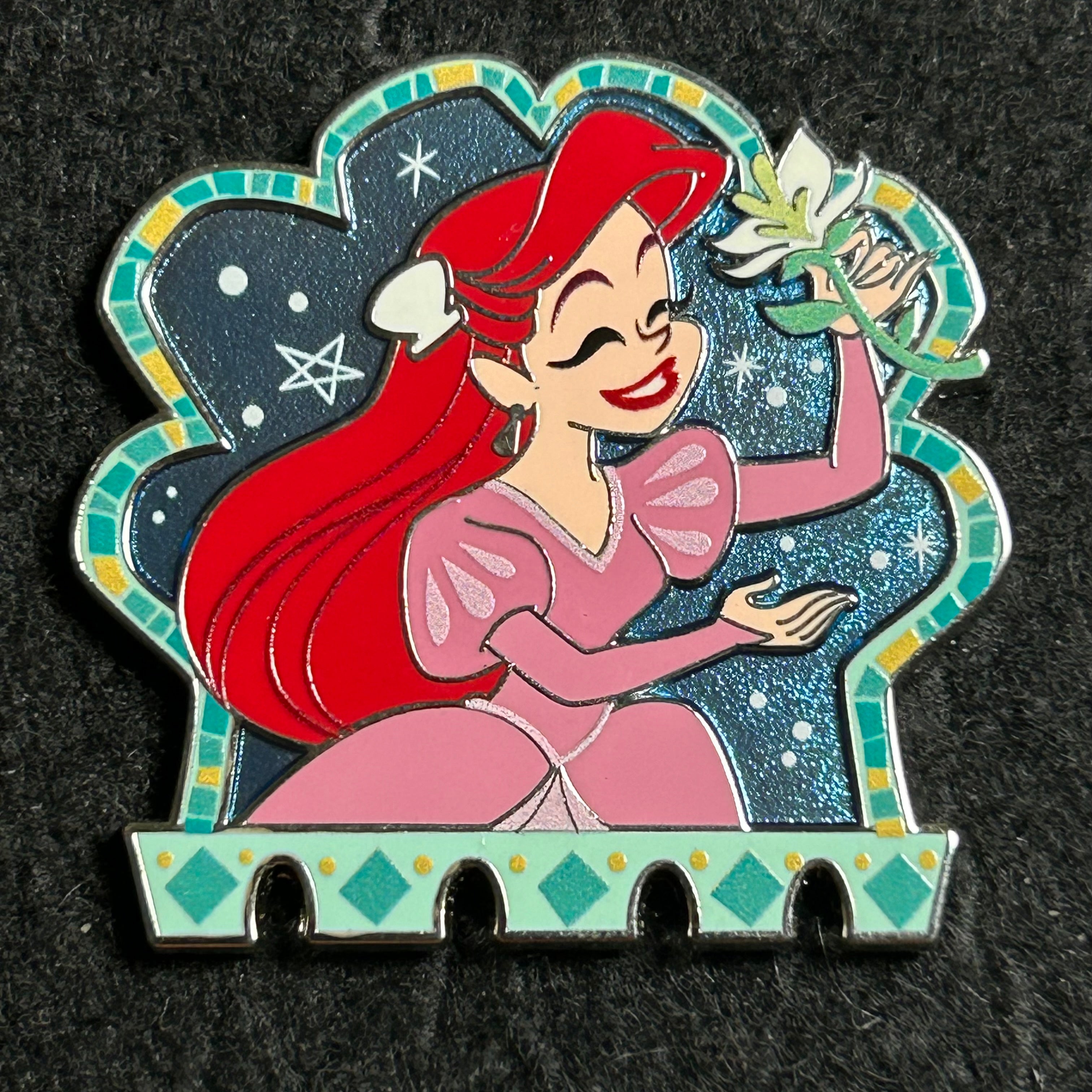 2024 - Ariel Holding Flowers - The Little Mermaid - Disney Pin