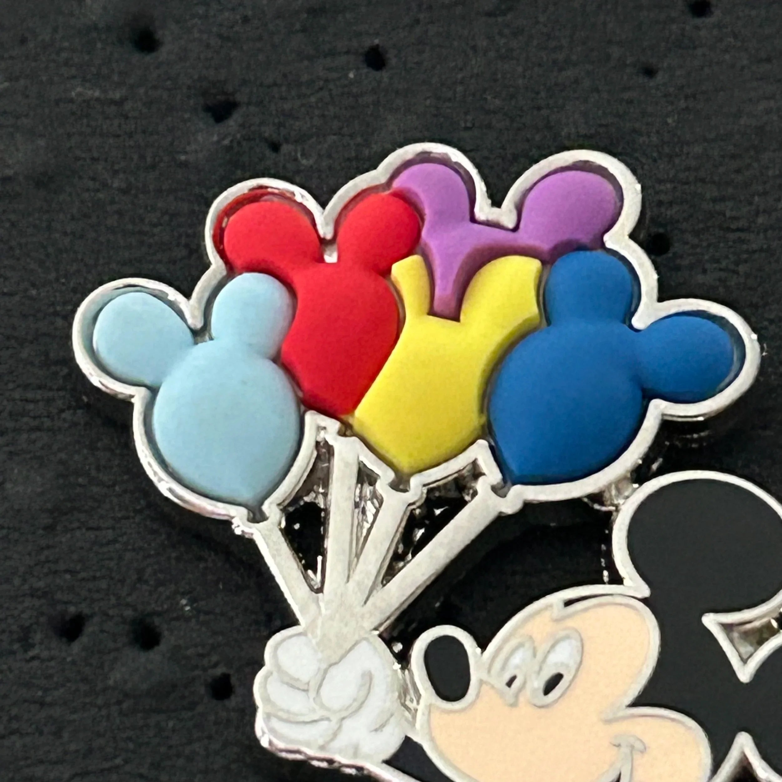 2009 - Mickey Mouse - Holding Balloons - WDW - Pin