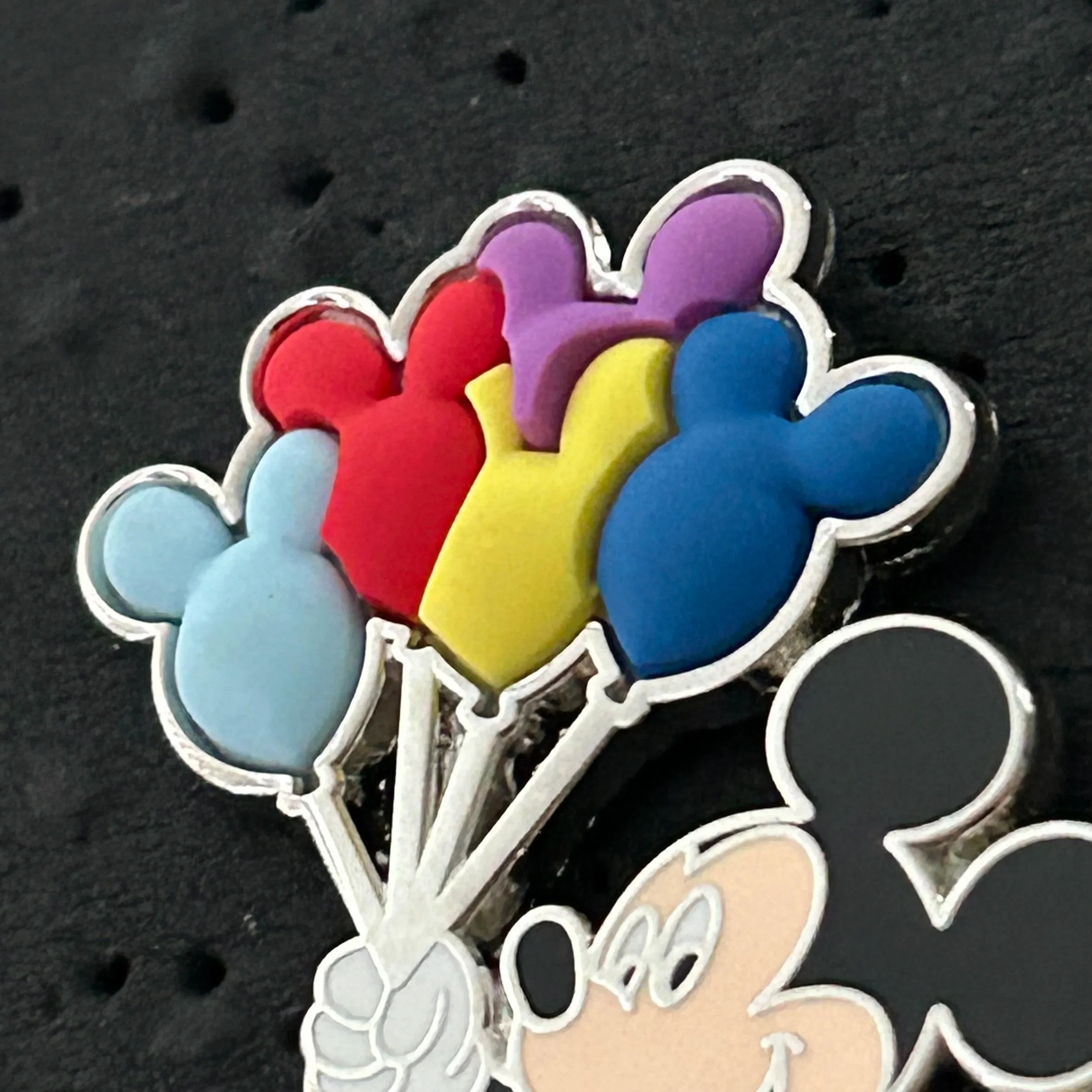 2009 - Mickey Mouse - Holding Balloons - WDW - Pin