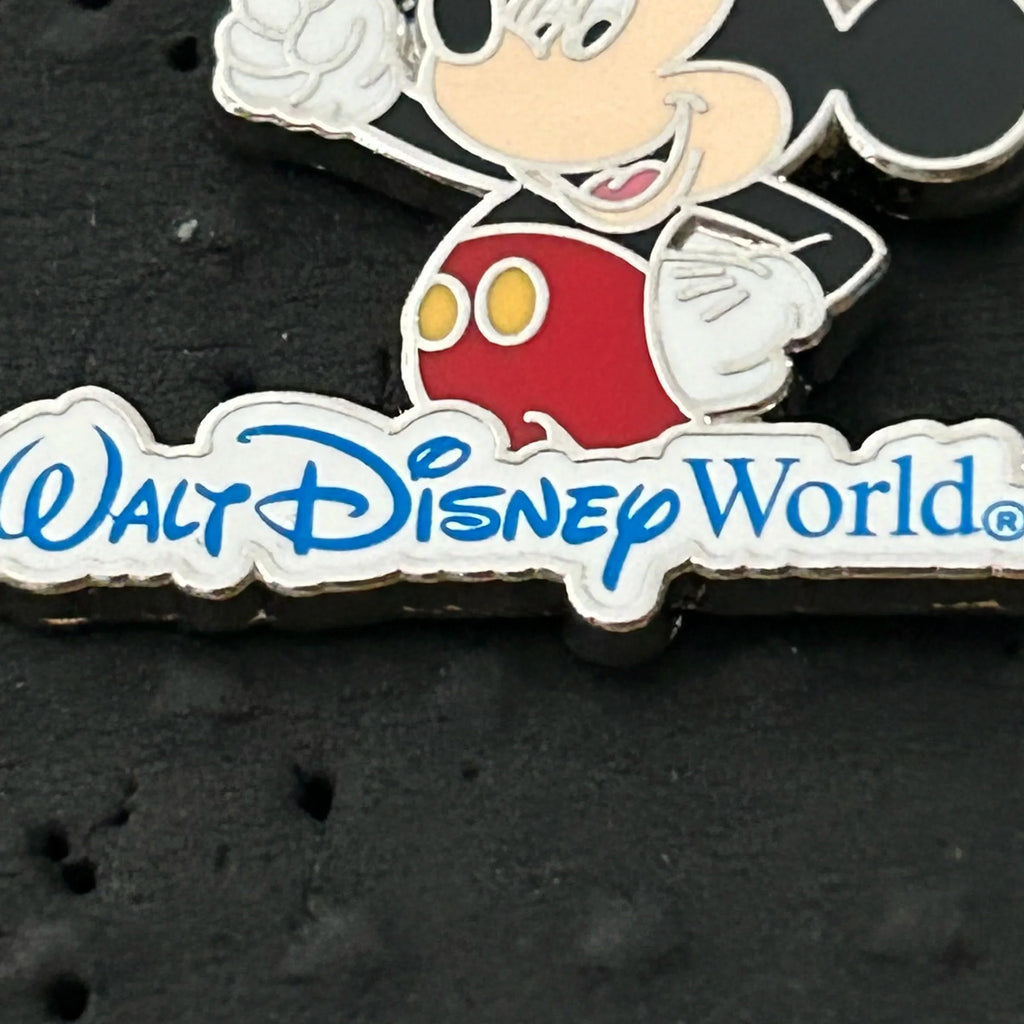 2009 - Mickey Mouse - Holding Balloons - WDW - Pin