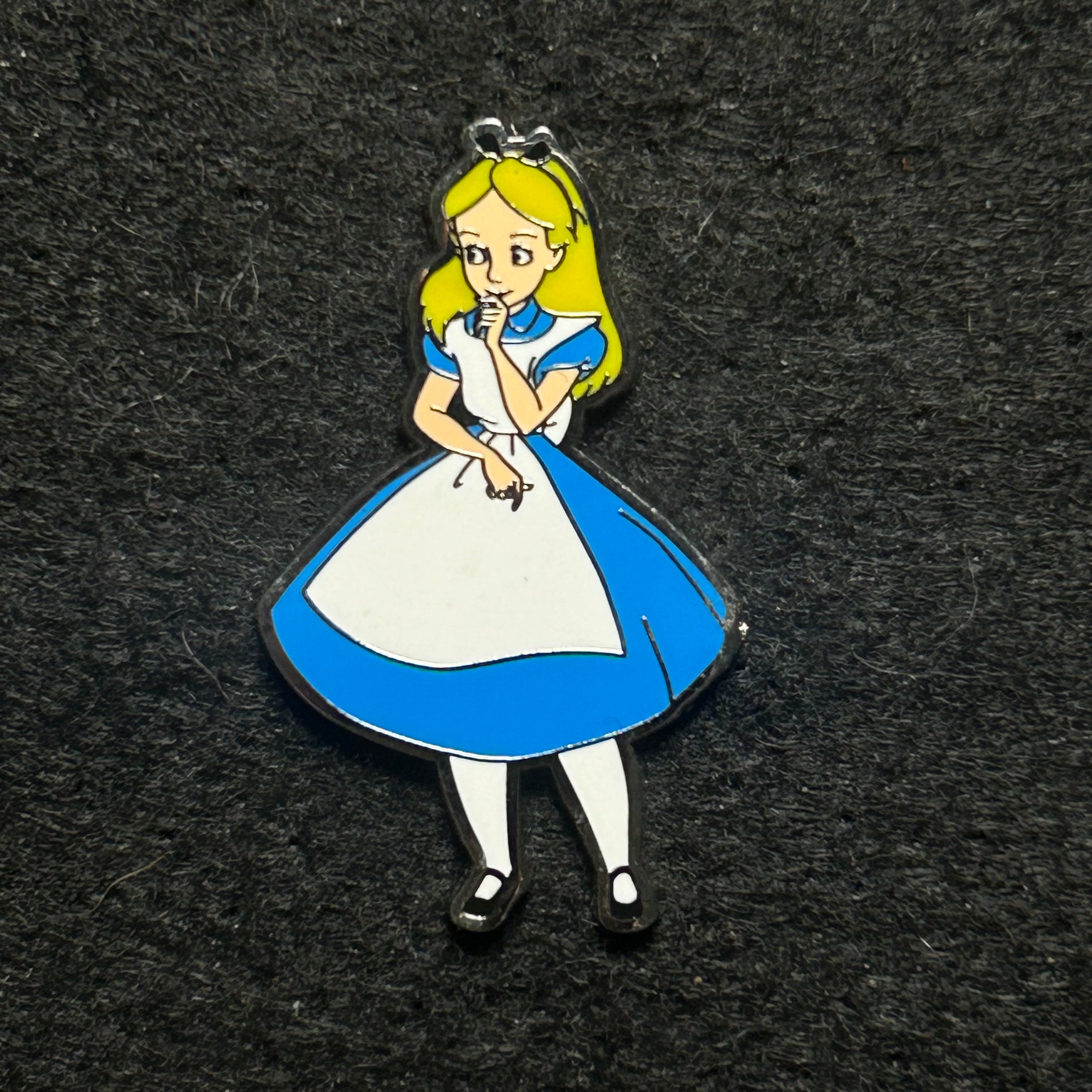 Alice -  Full Body - Alice in Wonderland - Disney Pin