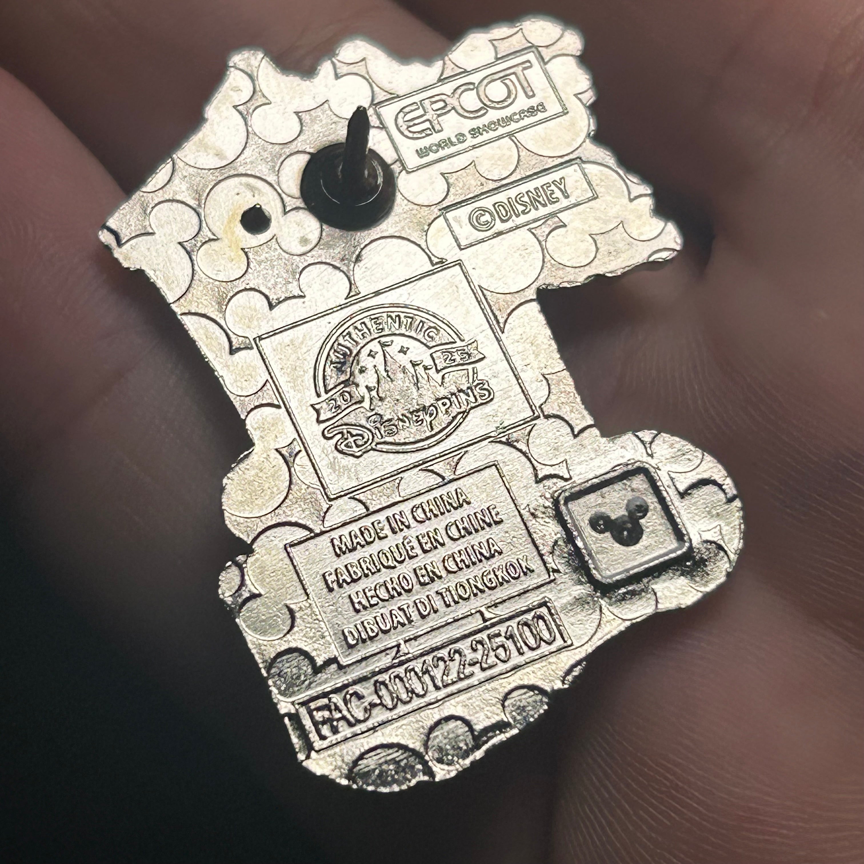 2025 - Mickey and Minnie on Bench - United Kingdom - World Showcase - EPCOT - Disney Pin