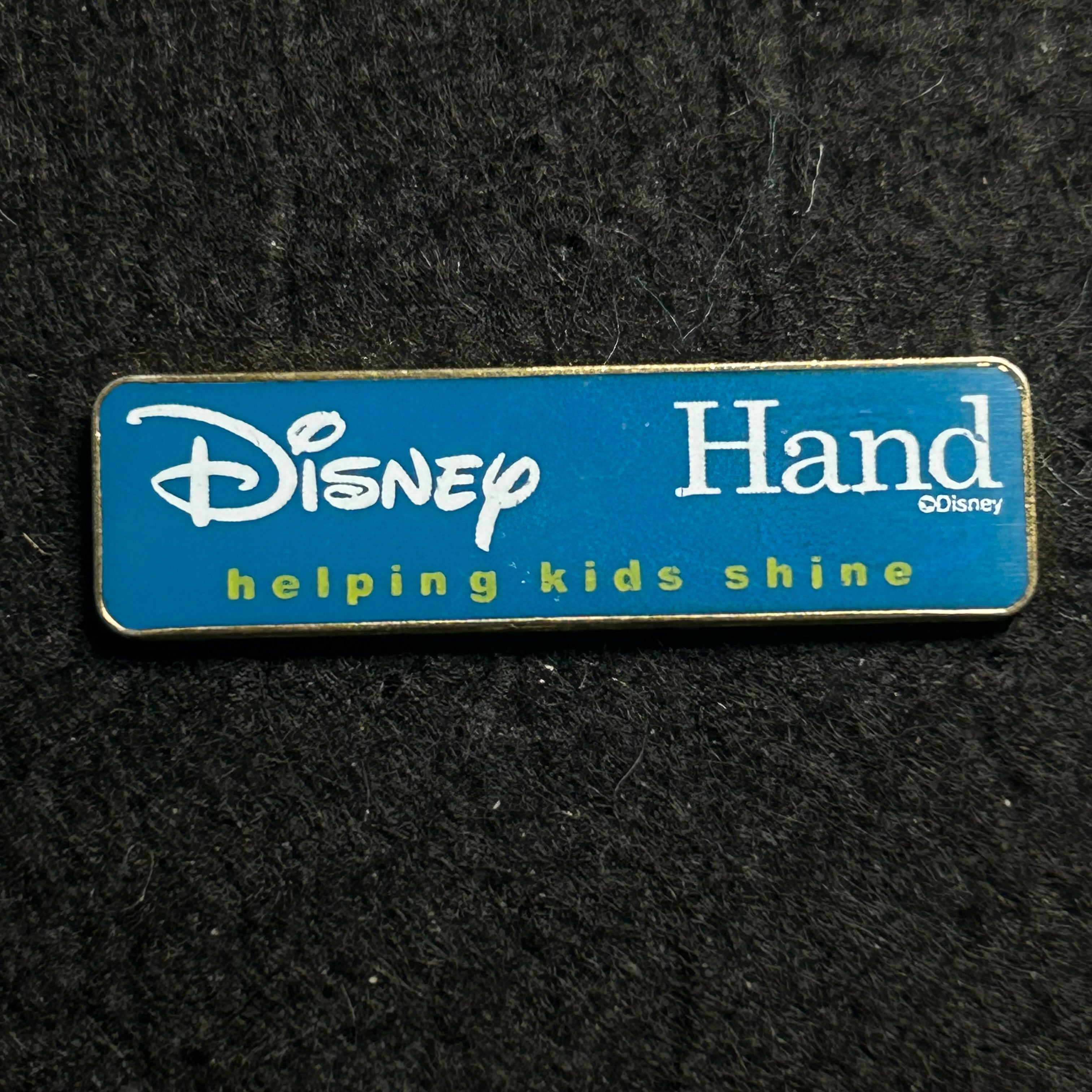 2002 - Disney Hand Helping Kids Shine - Cast Exclusive - Disney Pin