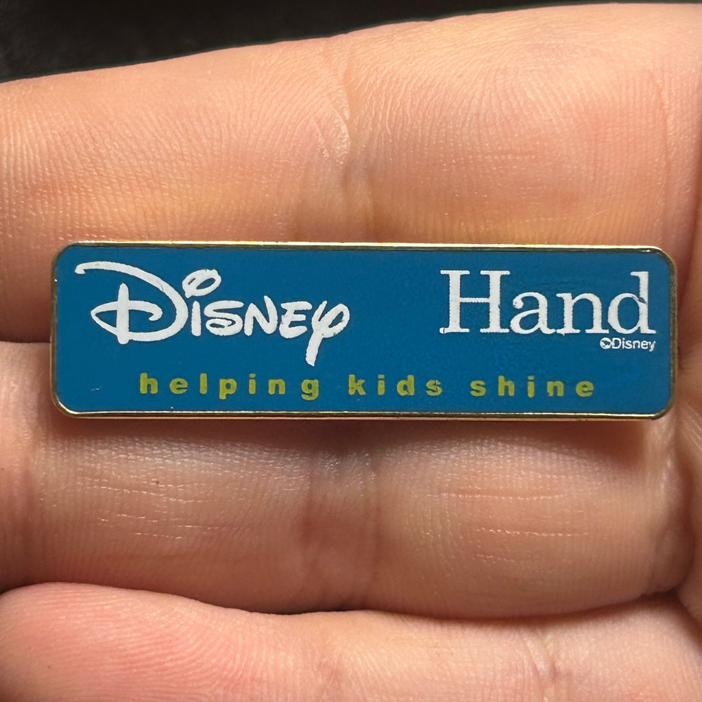 2002 - Disney Hand Helping Kids Shine - Cast Exclusive - Disney Pin