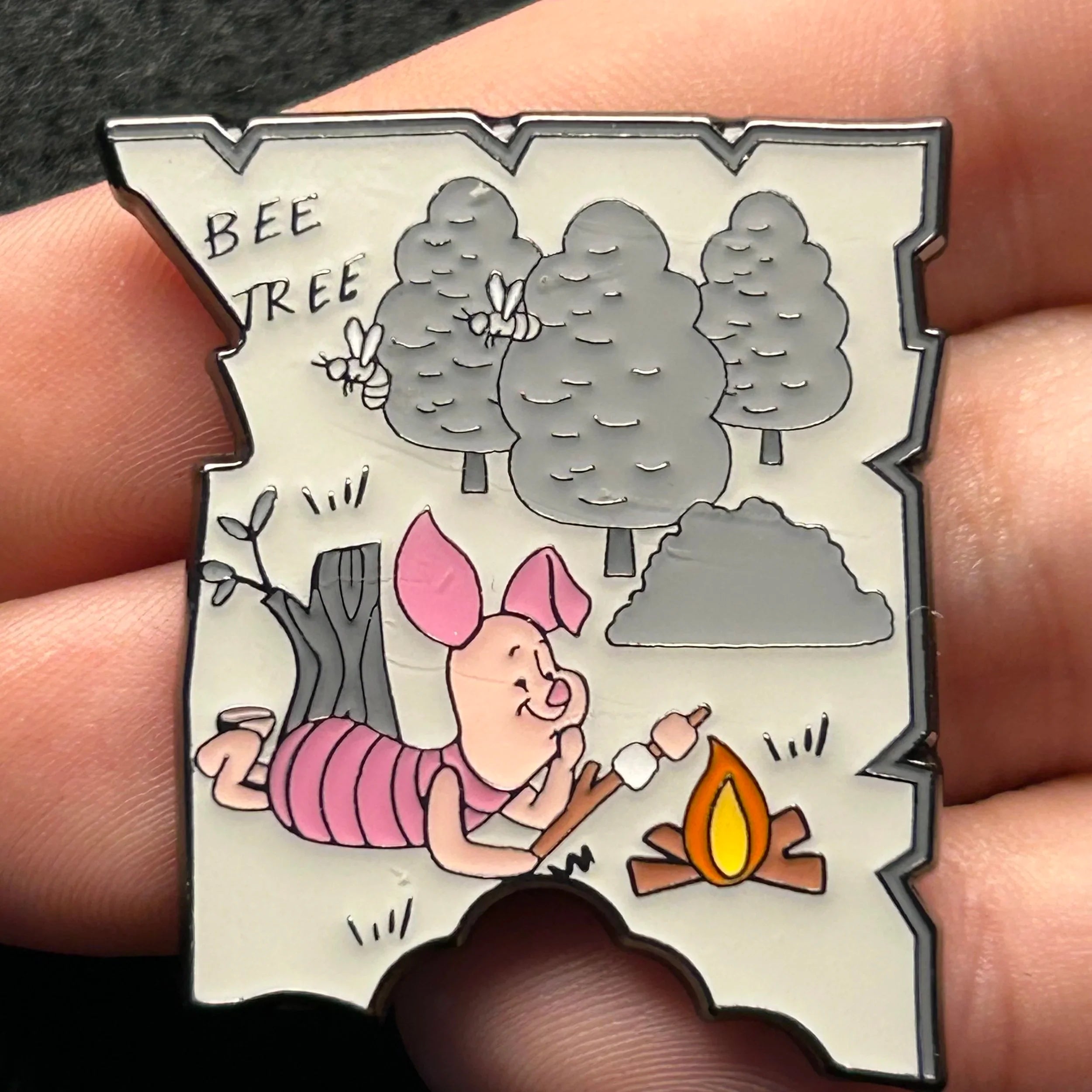 Loungefly - Piglet roasting Marshmallow’s - Winnie the Pooh - Mystery Pin