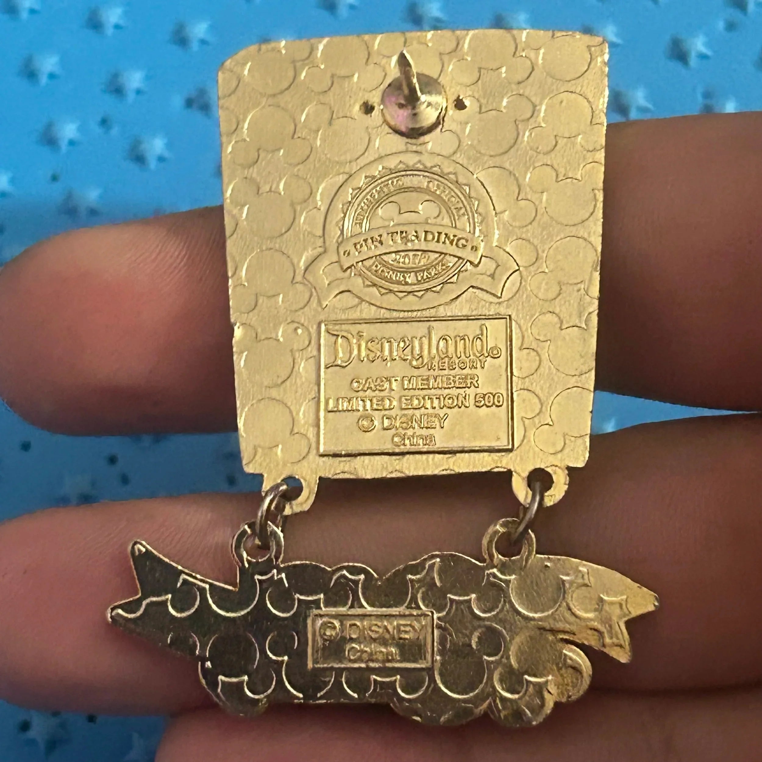 2015 - Cast Member Exclusive - DLR - Celebrating 40 Years - LE 500 - Disney Pin