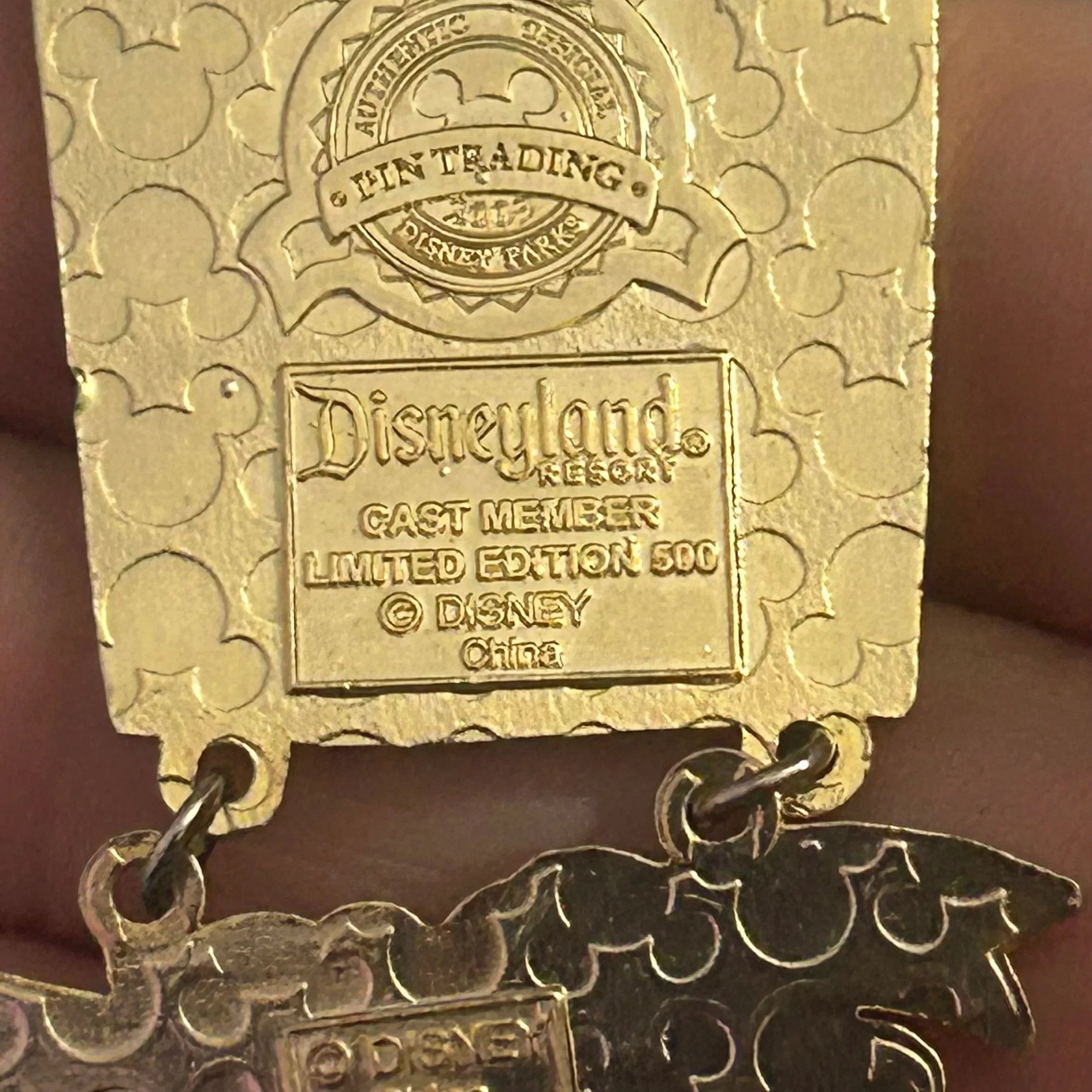 2015 - Cast Member Exclusive - DLR - Celebrating 40 Years - LE 500 - Disney Pin