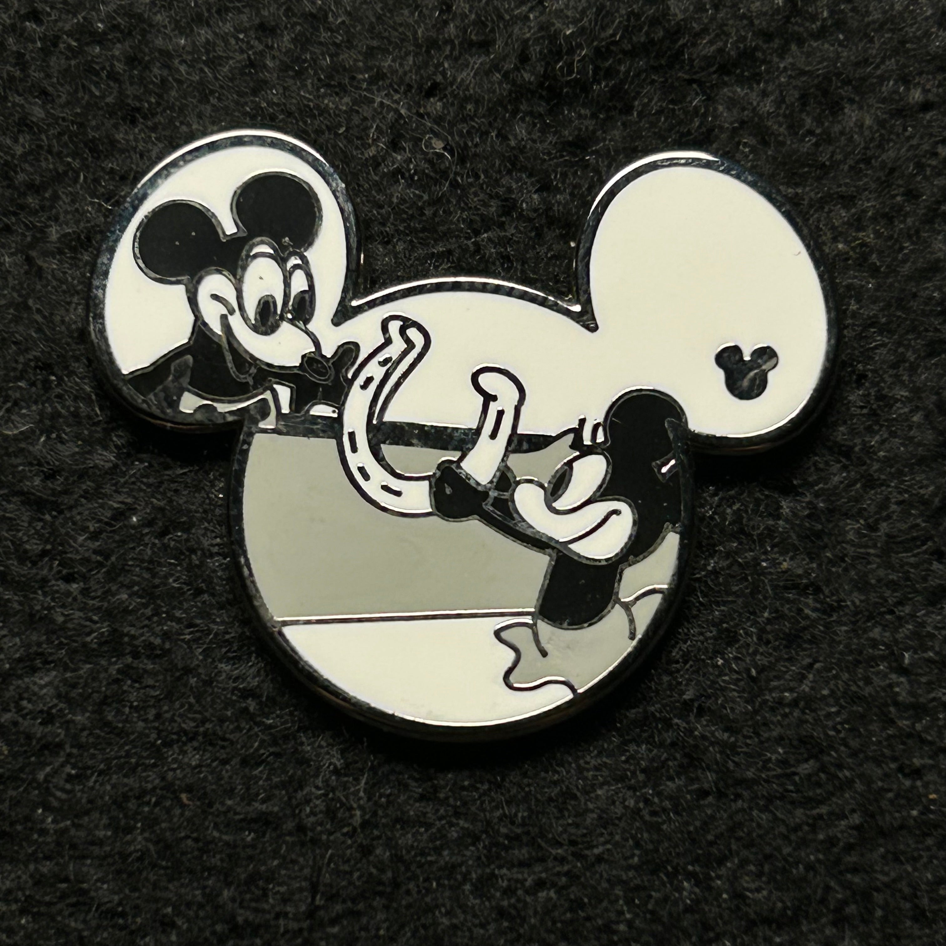 2019 - Mickey and Minnie  - Plane Crazy - Hidden Mickey - Shorts Series - Disney Pin
