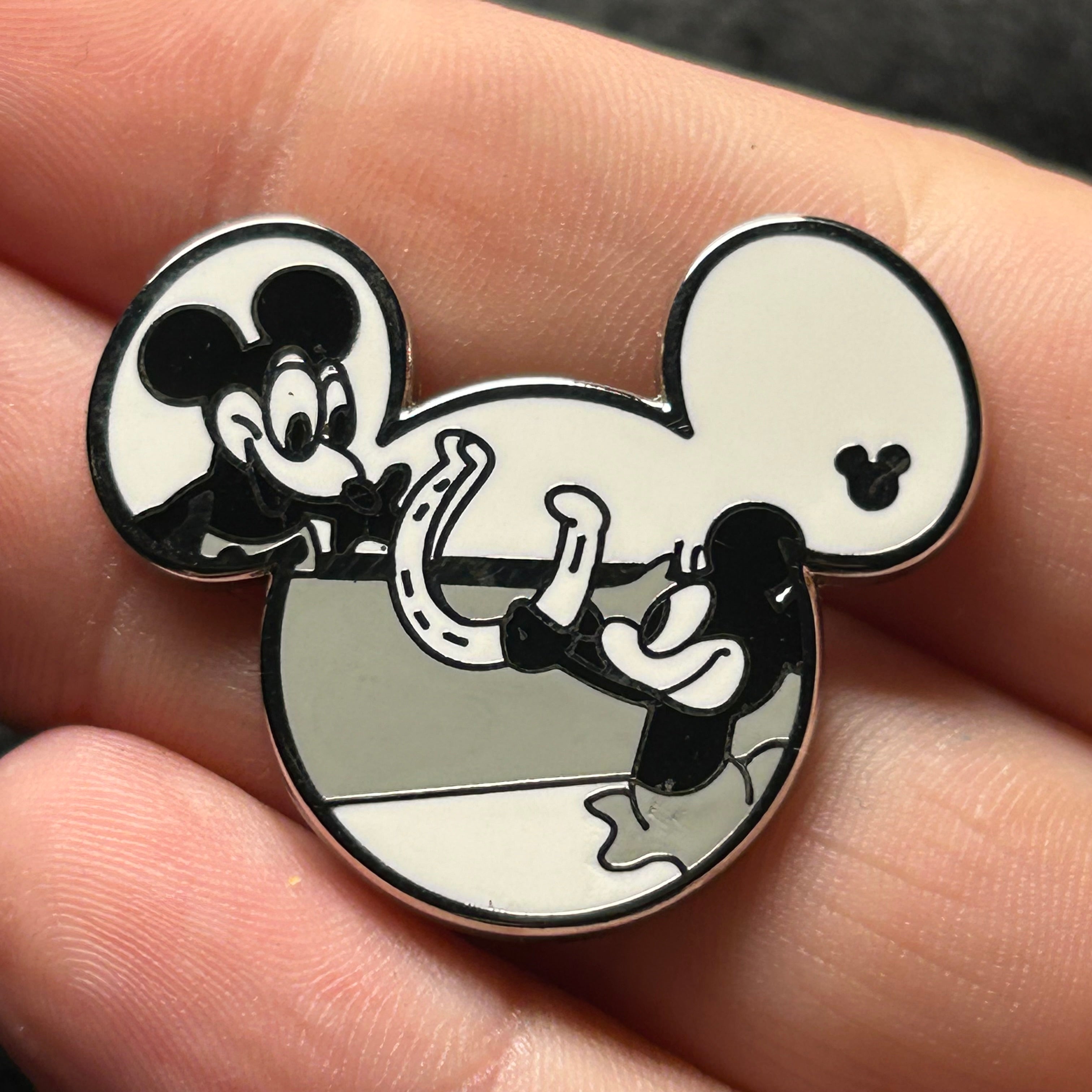 2019 - Mickey and Minnie  - Plane Crazy - Hidden Mickey - Shorts Series - Disney Pin