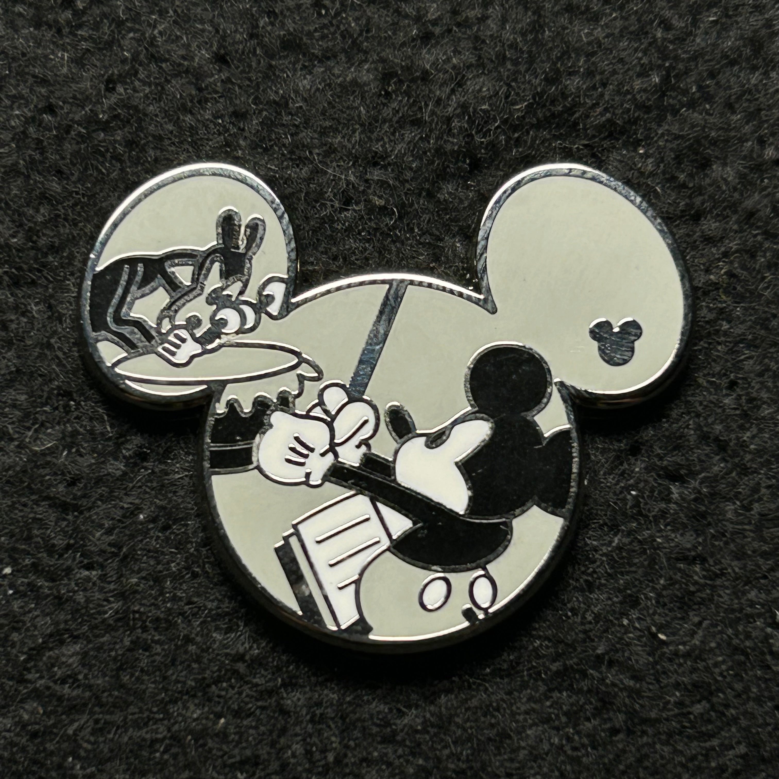 2019 - Mickey Mouse - Barnyard Concert - Hidden Mickey - Shorts Series - Disney Pin
