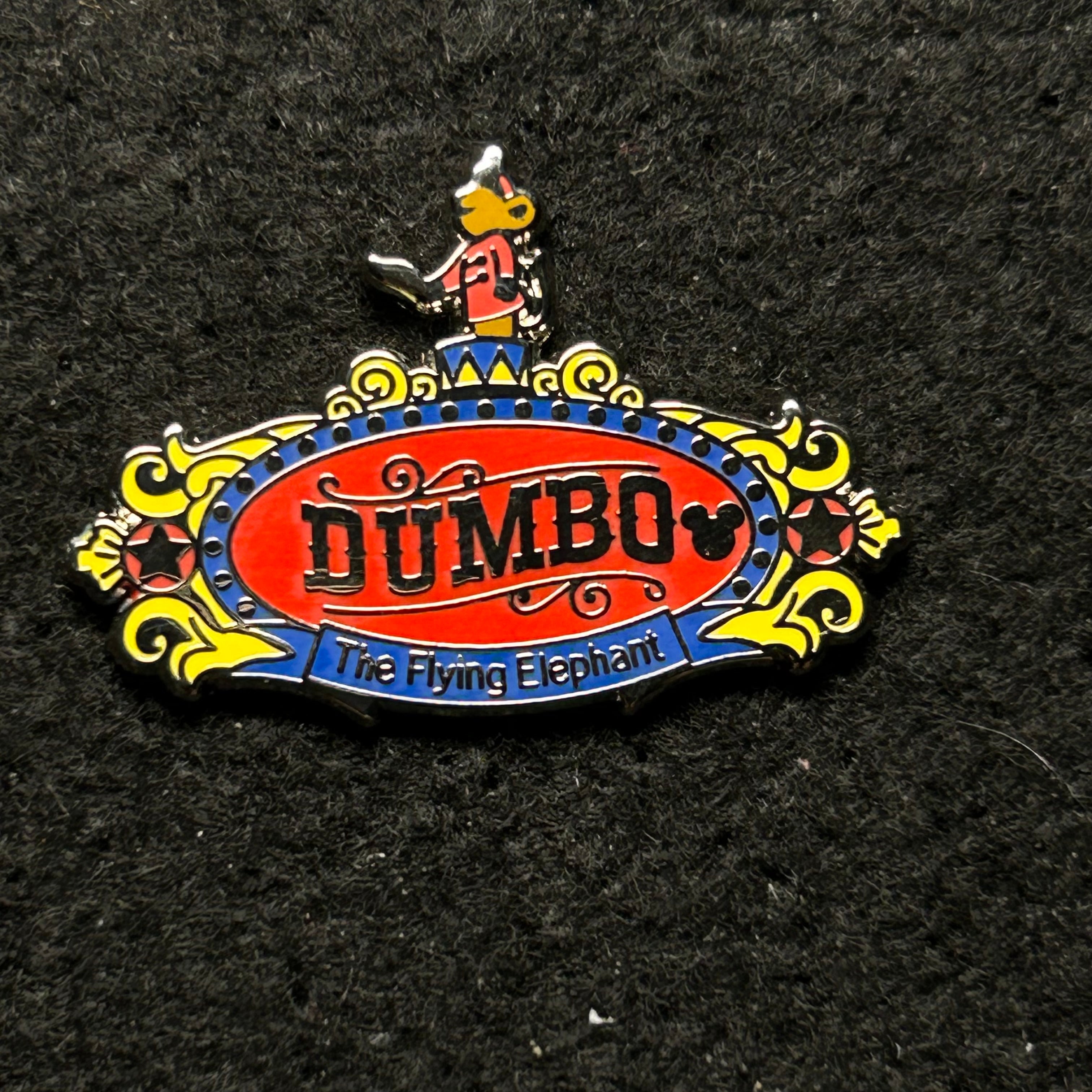 2019 - Dumbo the Flying Elephant - Sign Series - Hidden Mickey - Disney Pin