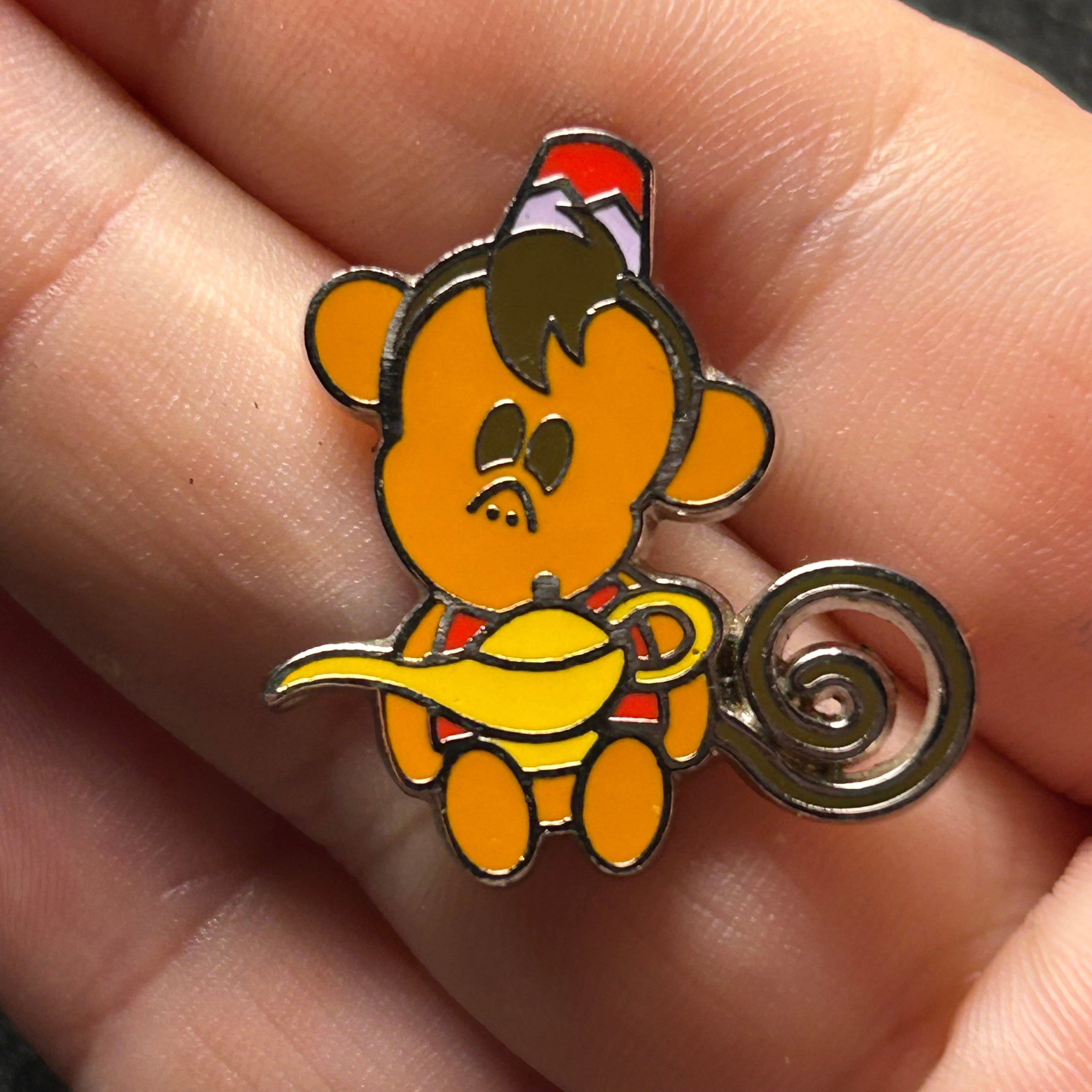 2010 - Abu Full Body - Holding Lamp - Aladdin - Disney Pin