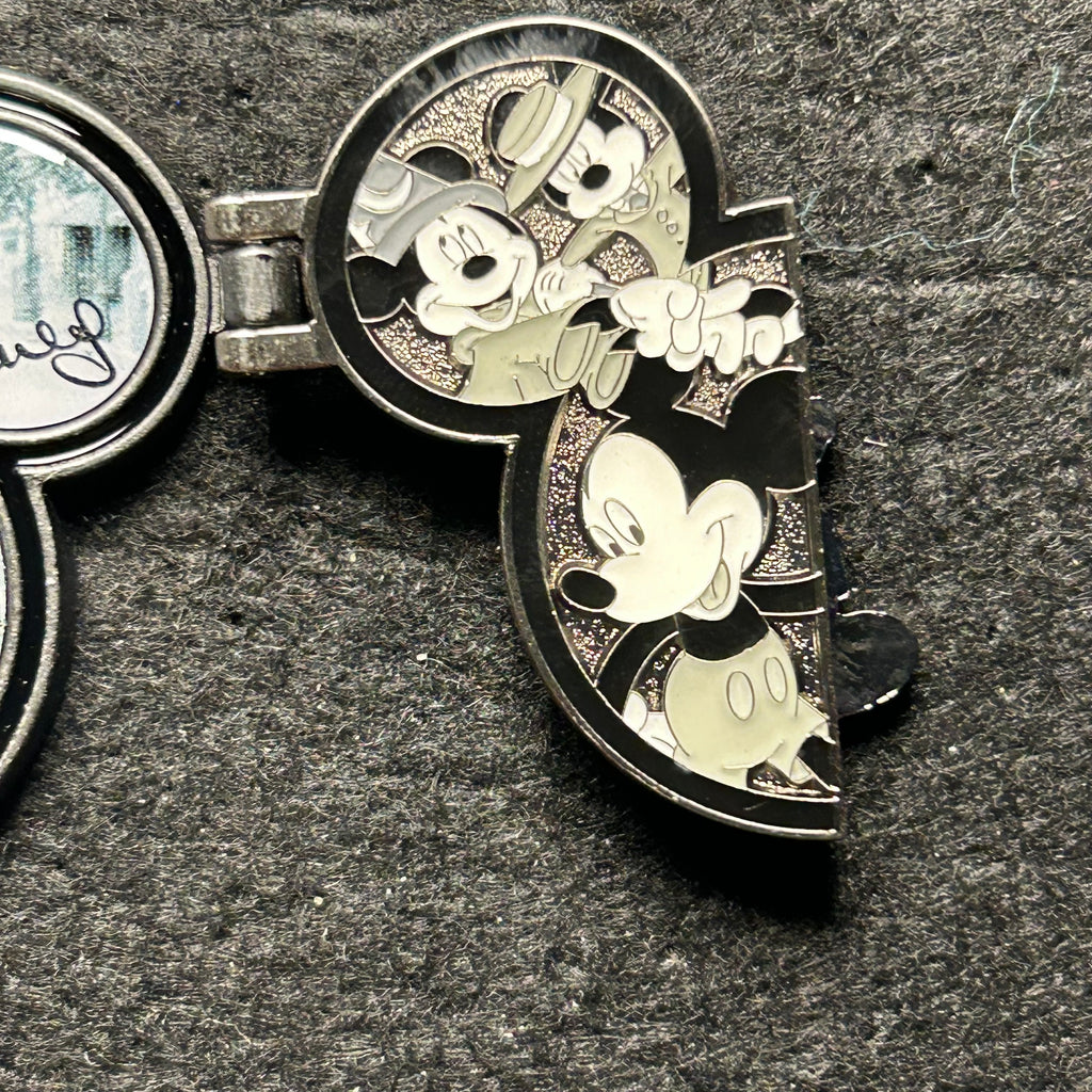 2009 - It Was All Started With... - Mickey Mouse - Hinge - Disney Pin