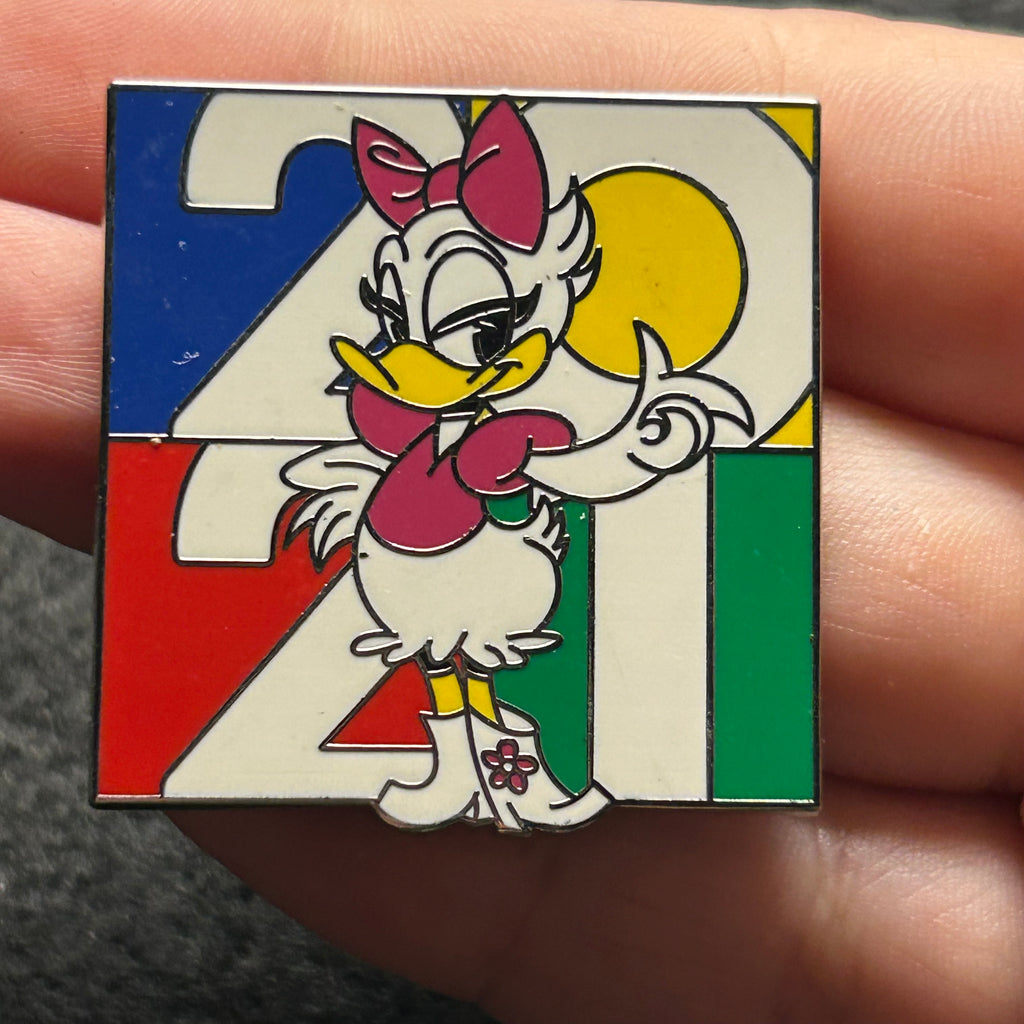 2021 - Daisy Pink Shirt - Dated Pin - Disney Pin