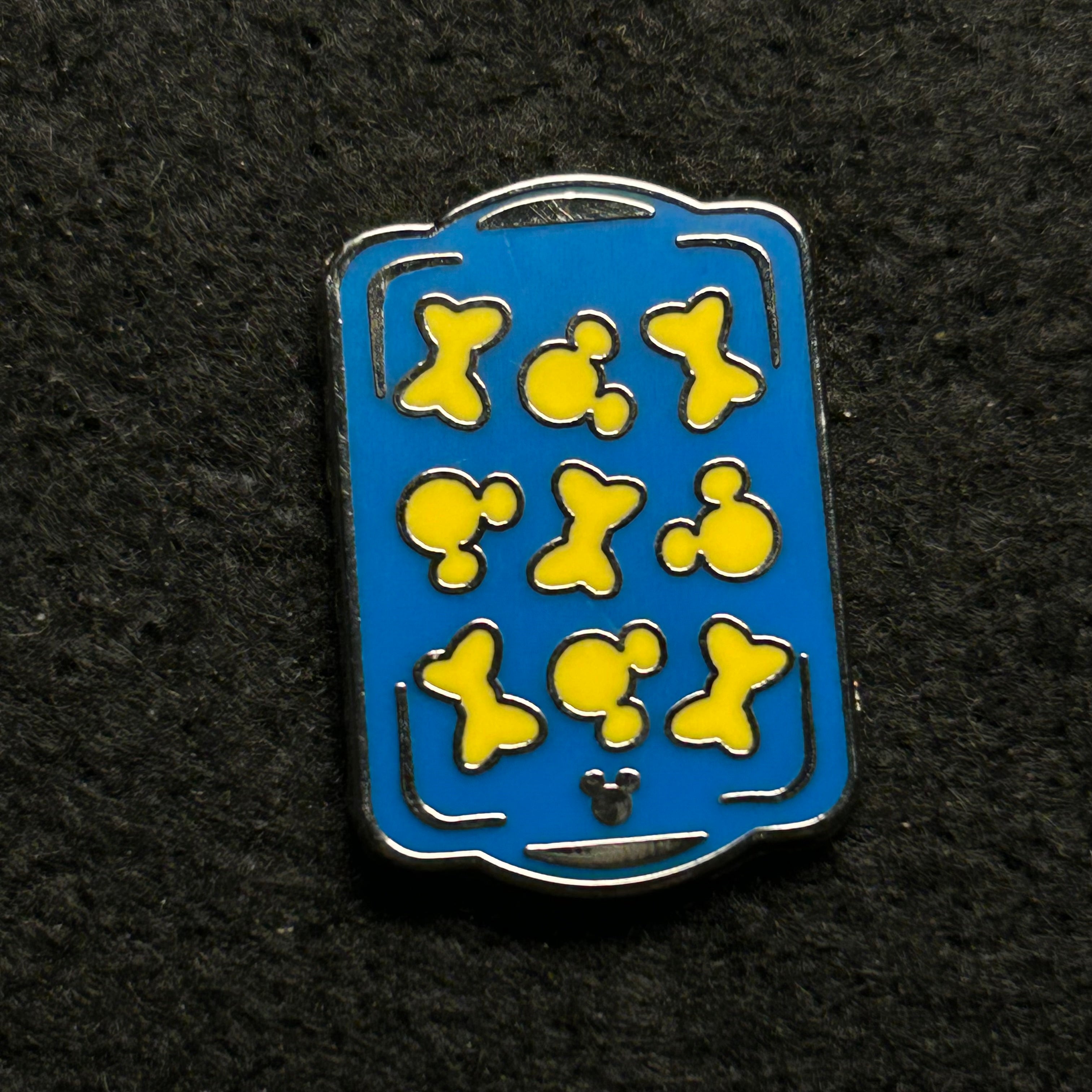 2017 - Cookie Sheet Mickey Heads and Dog Bones - Hidden Disney - Disney Pin