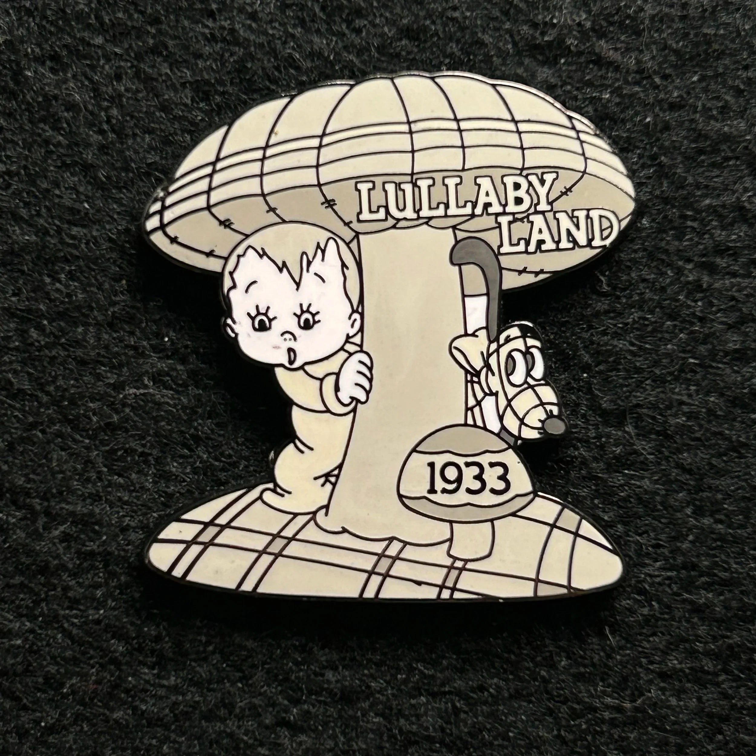 2001 - Baby and Pluto - Lullaby Land - 1933 - Disney Pin