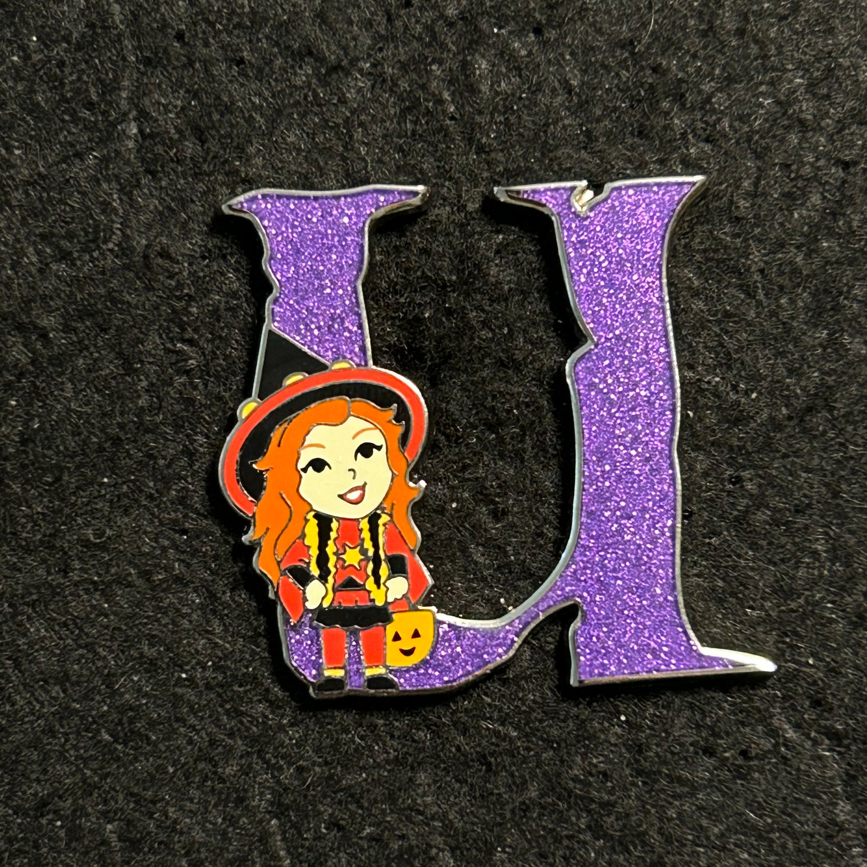 2025 LR - Hocus Pocus "U" -  Hocus Pocus - Disney Pin