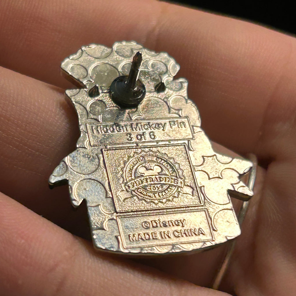 2019 - Donald Duck Present - Hidden Mickey - Disney Pin