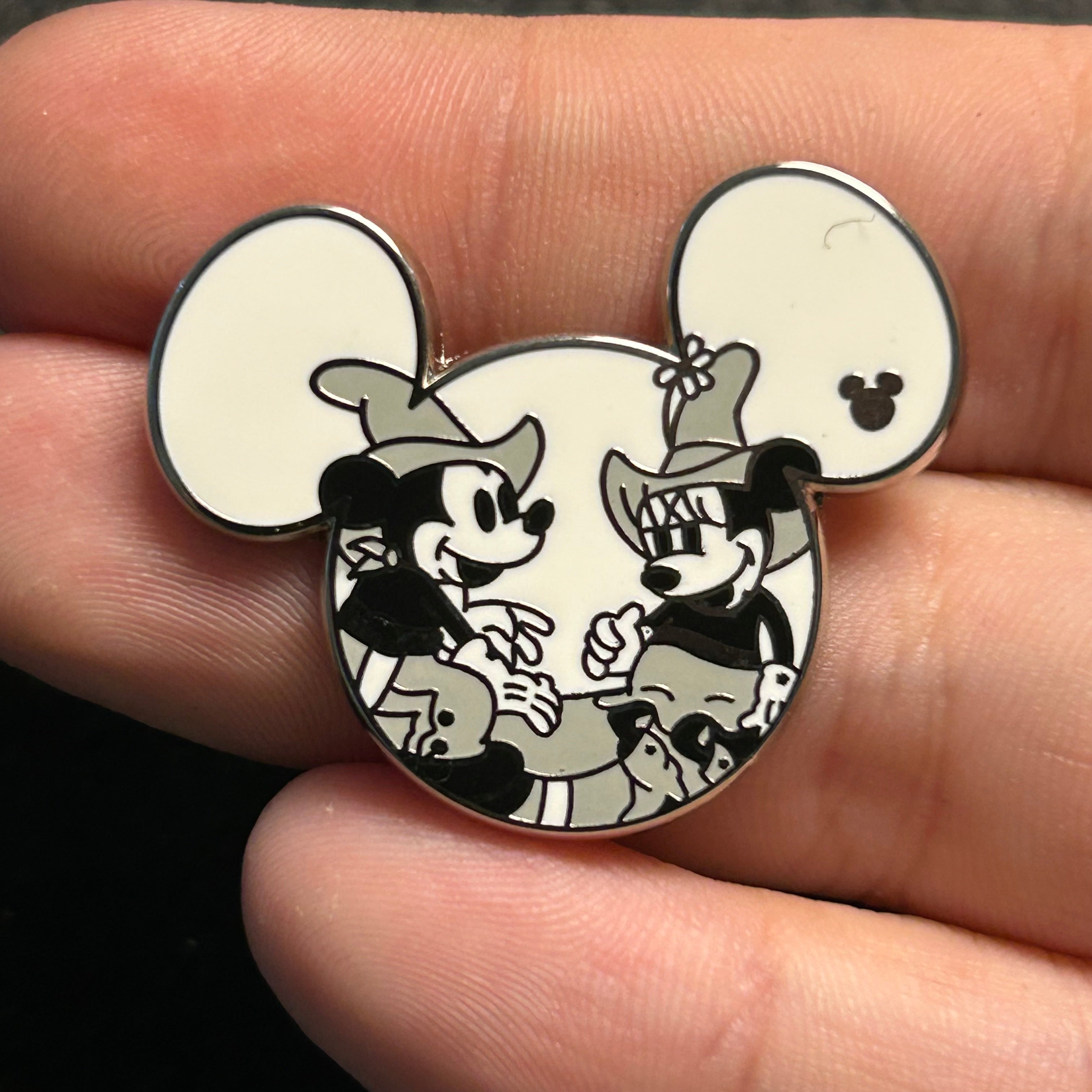 2019 - Mickey and Minnie Mouse Cowboys - Hidden Mickey - Disney Pin