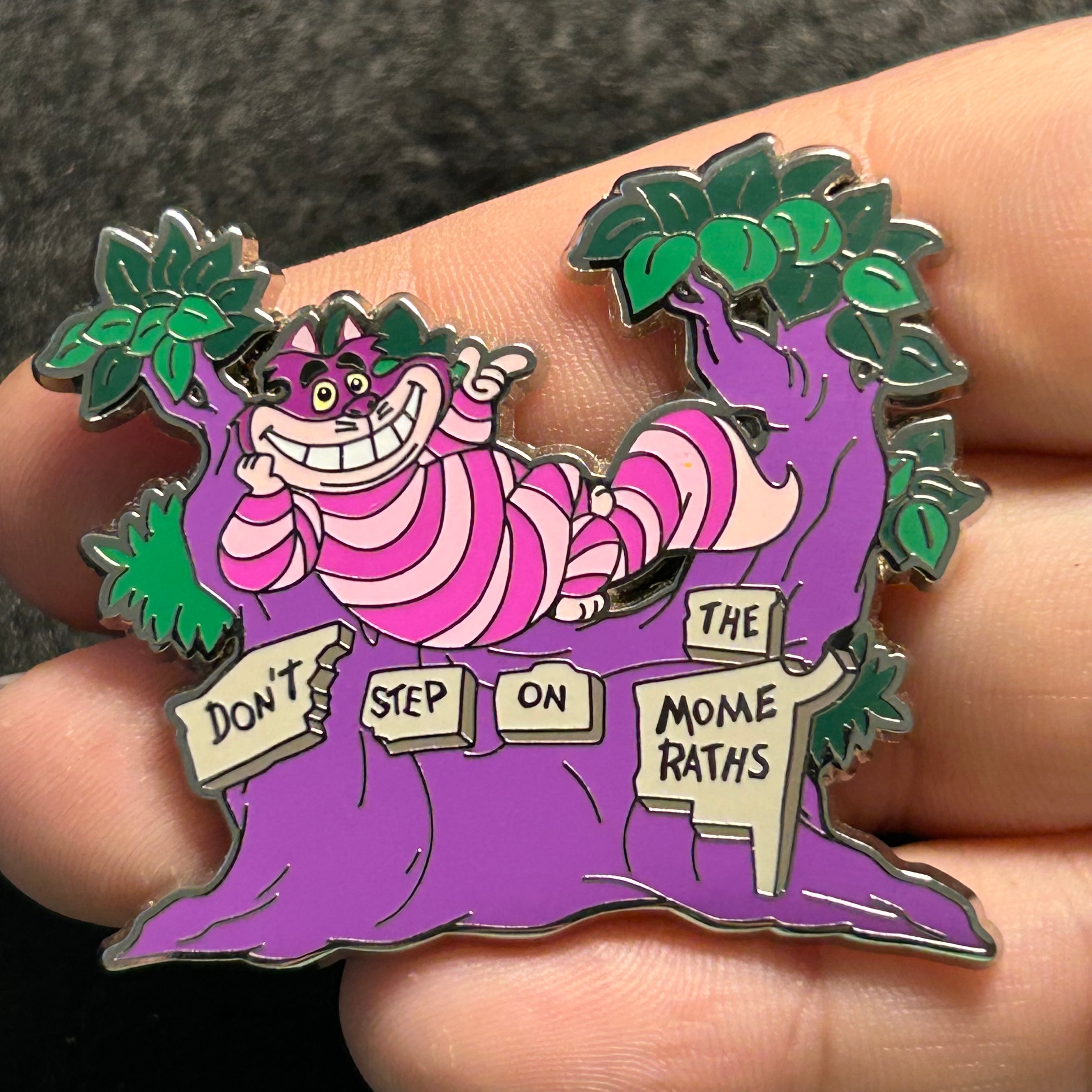 2020 - Cheshire Cat "Don't Step On The Mome Raths" - Disney Pin