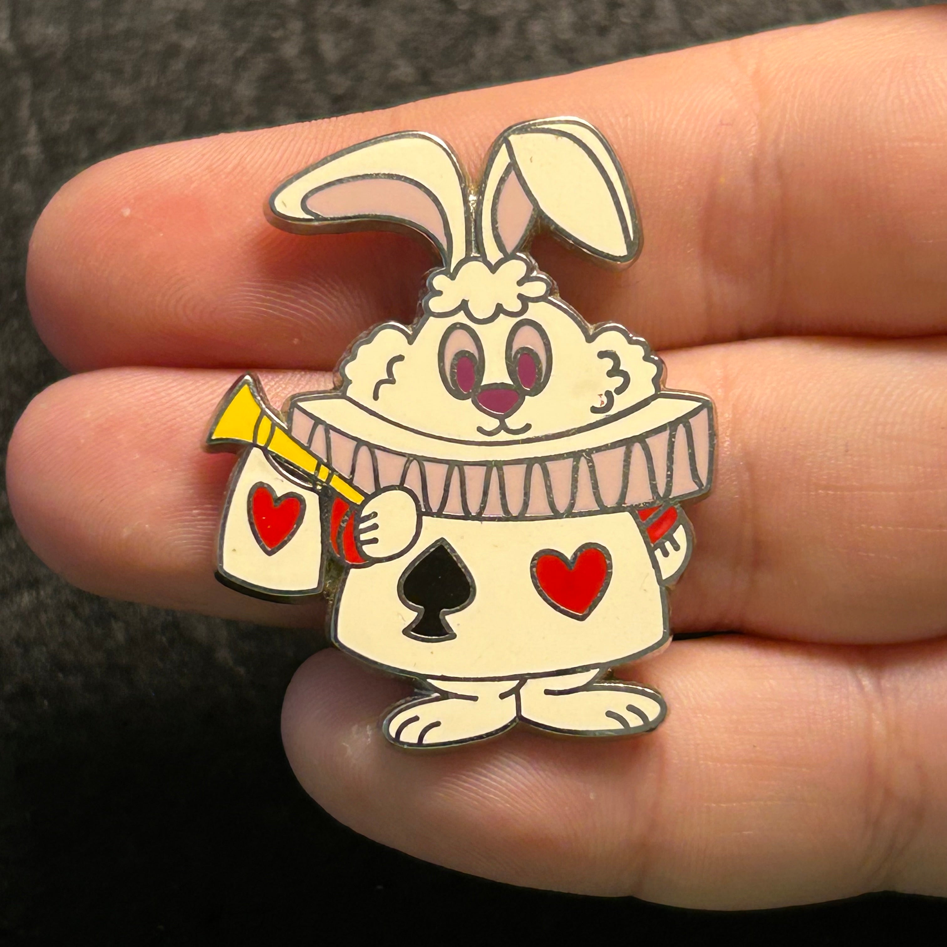 2014 - White Rabbit holding Horn - Alice in Wonderland - Disney Pin