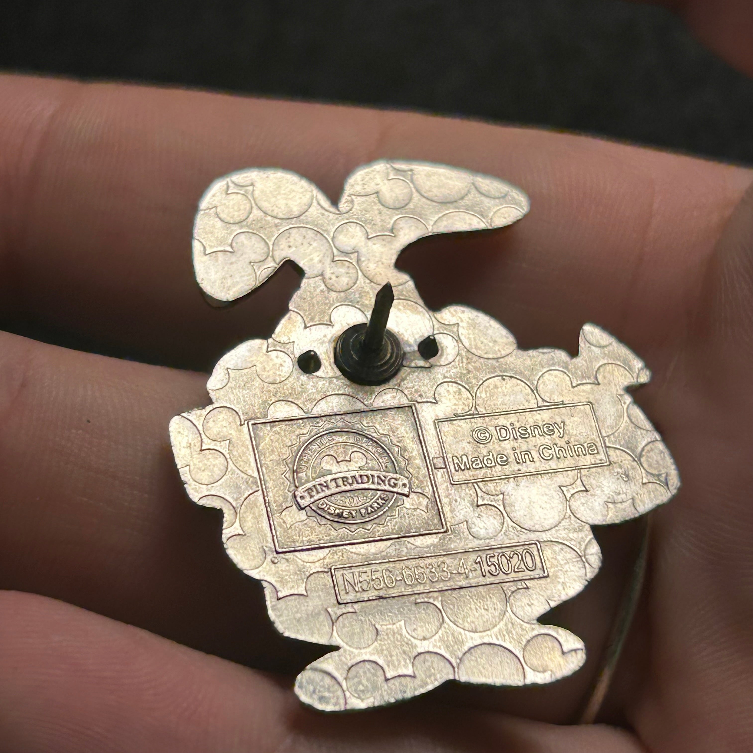 2014 - White Rabbit holding Horn - Alice in Wonderland - Disney Pin