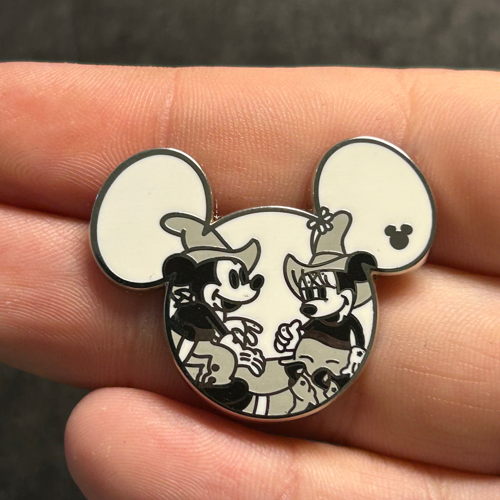 2019 - Mickey Mouse in "Two-Gun Mickey" - Hidden Mickey - Disney Pin