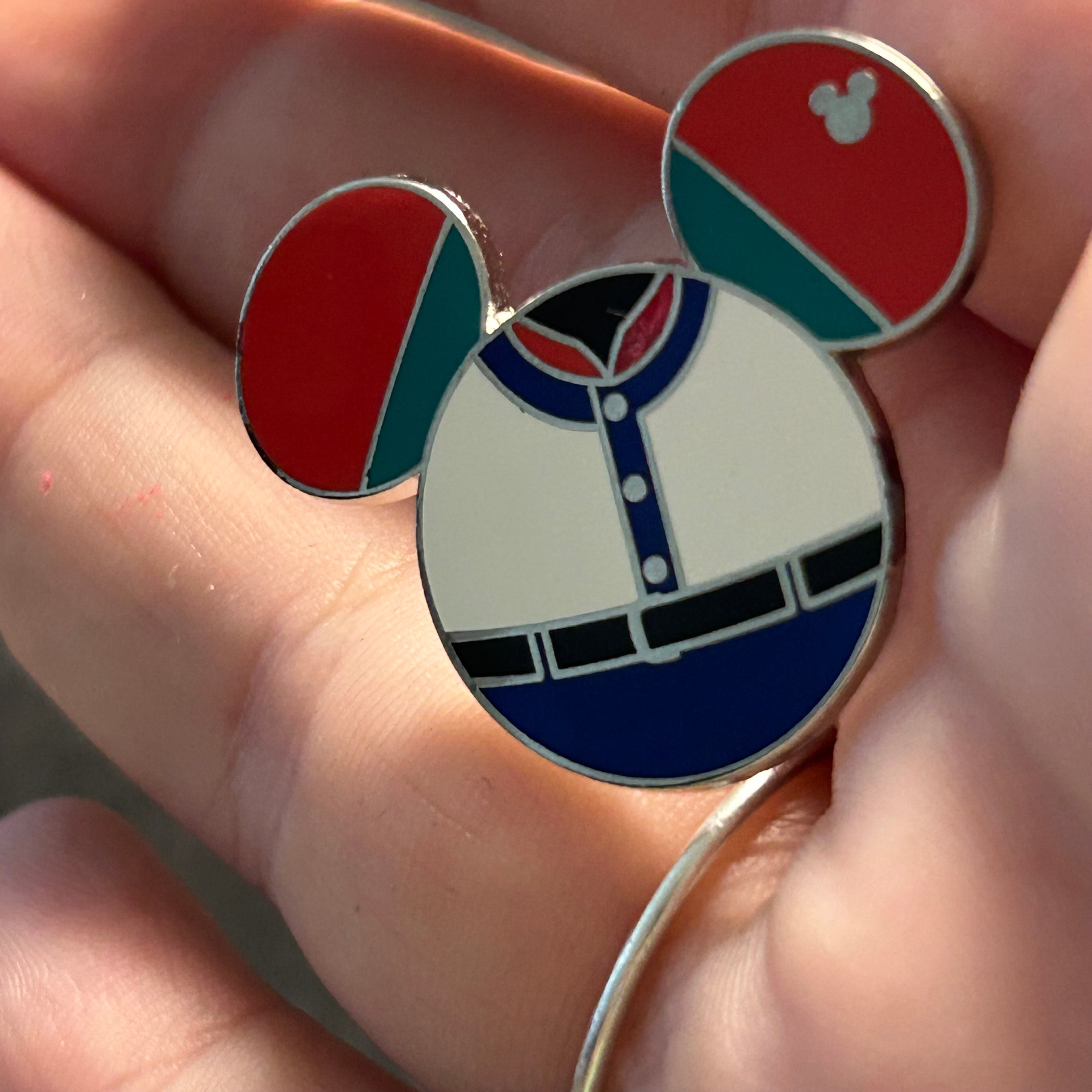 2013 - The Living Seas Cast Costume - Mickey Cast Outfits - Disney Pin