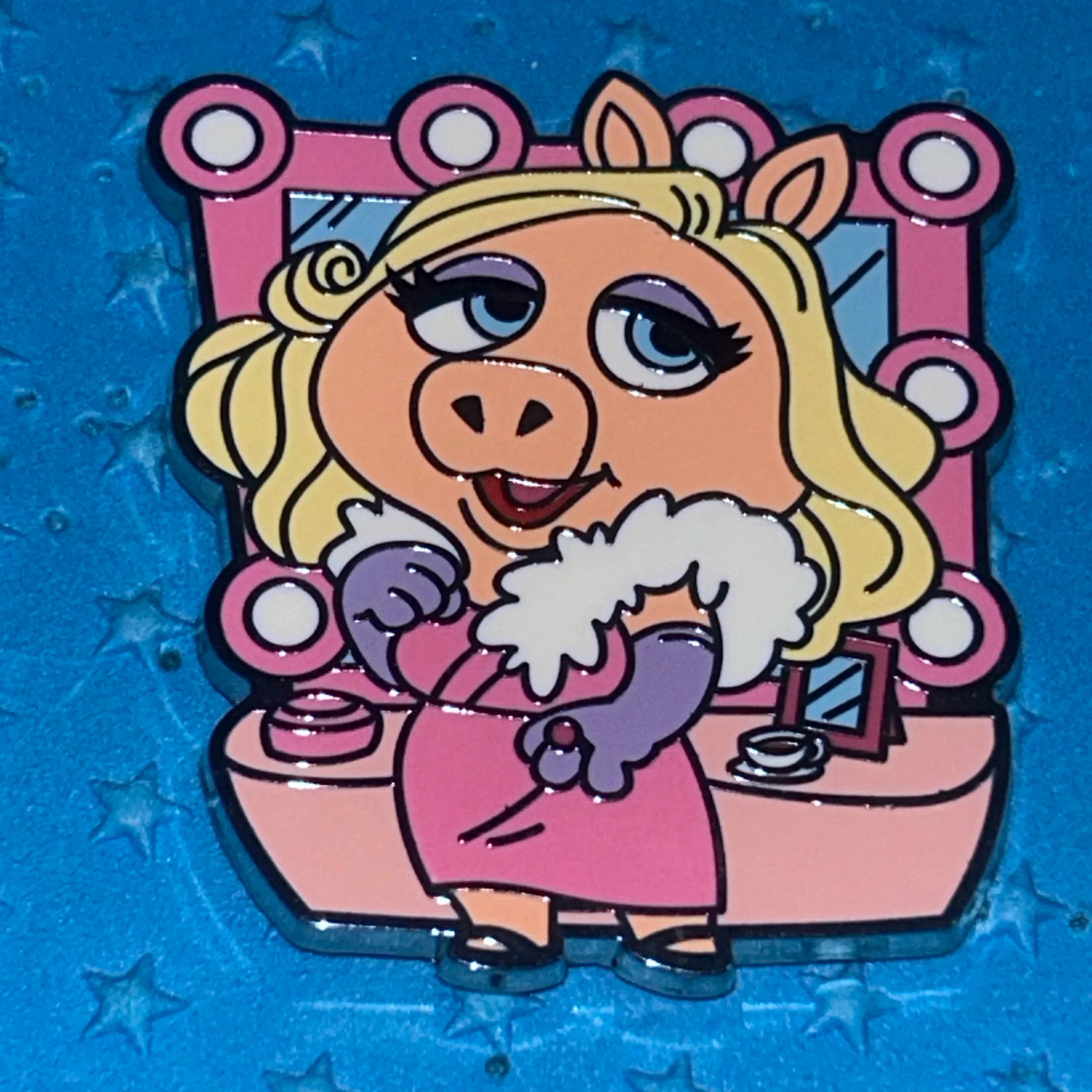 2023 - Miss Piggy - Muppets - Dressing Room - Disney Pin