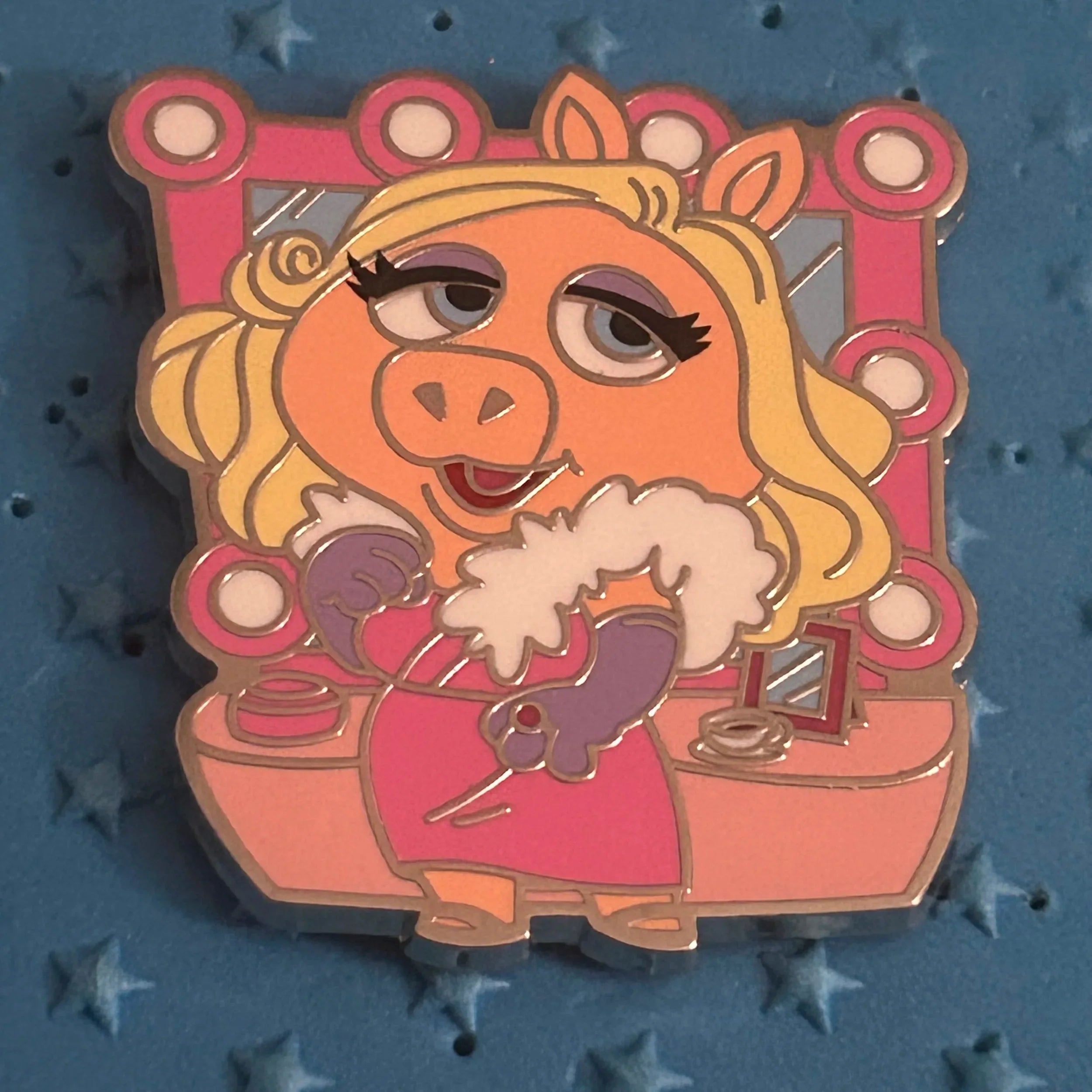2023 - Miss Piggy - Muppets - Dressing Room - Disney Pin