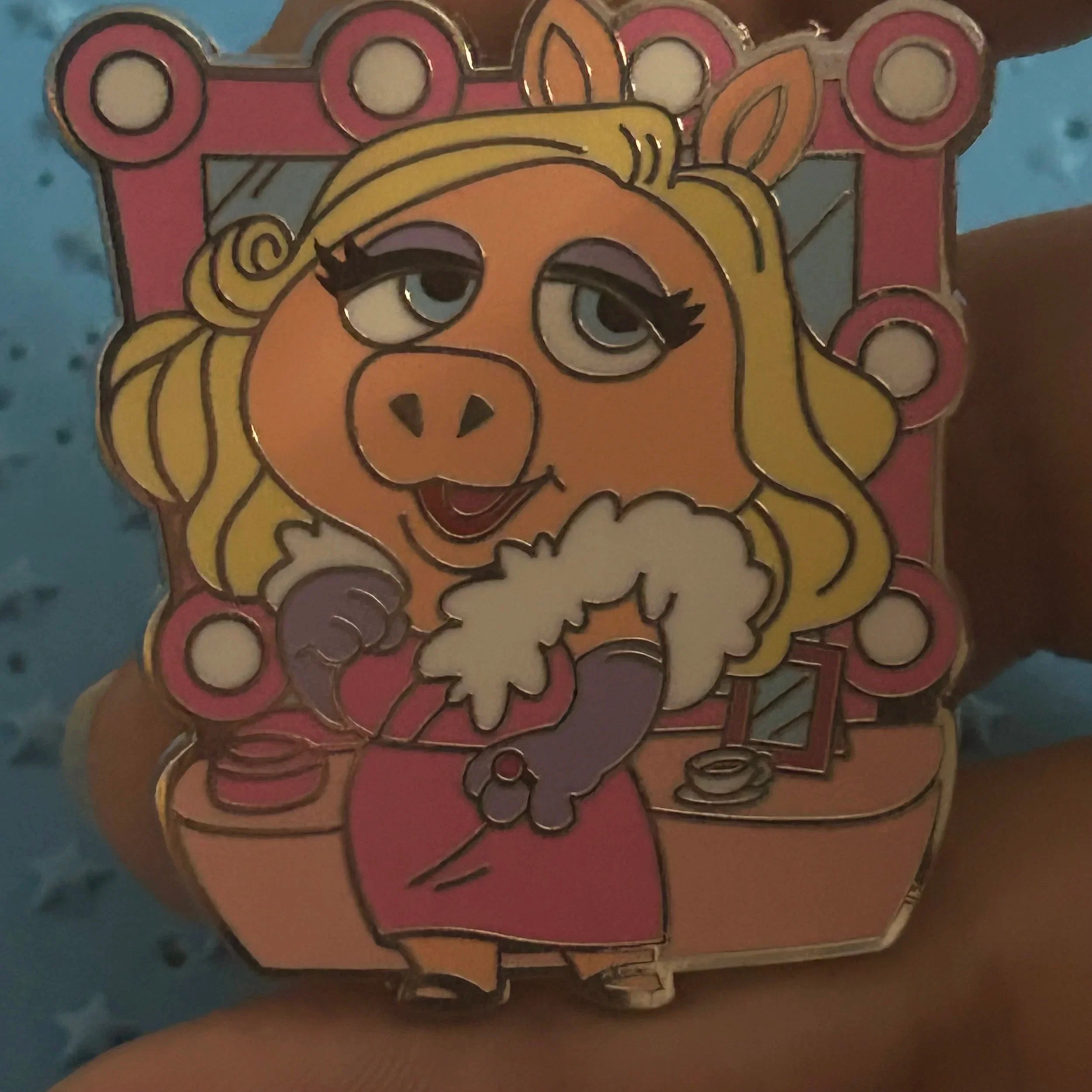 2023 - Miss Piggy - Muppets - Dressing Room - Disney Pin