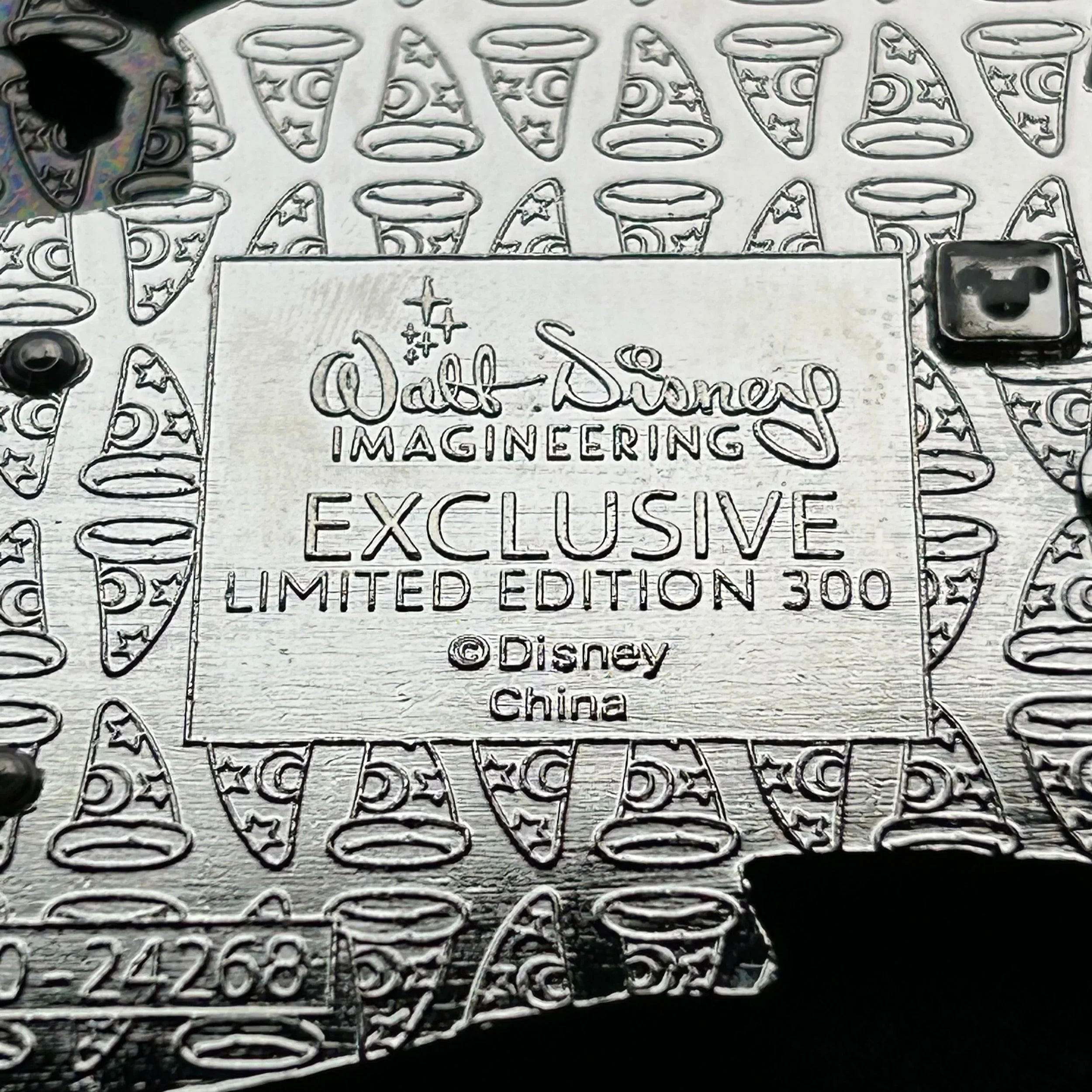 2025 - Cruella de Vil - Off the Page Series - WDI - LE 300 - Disney Pin